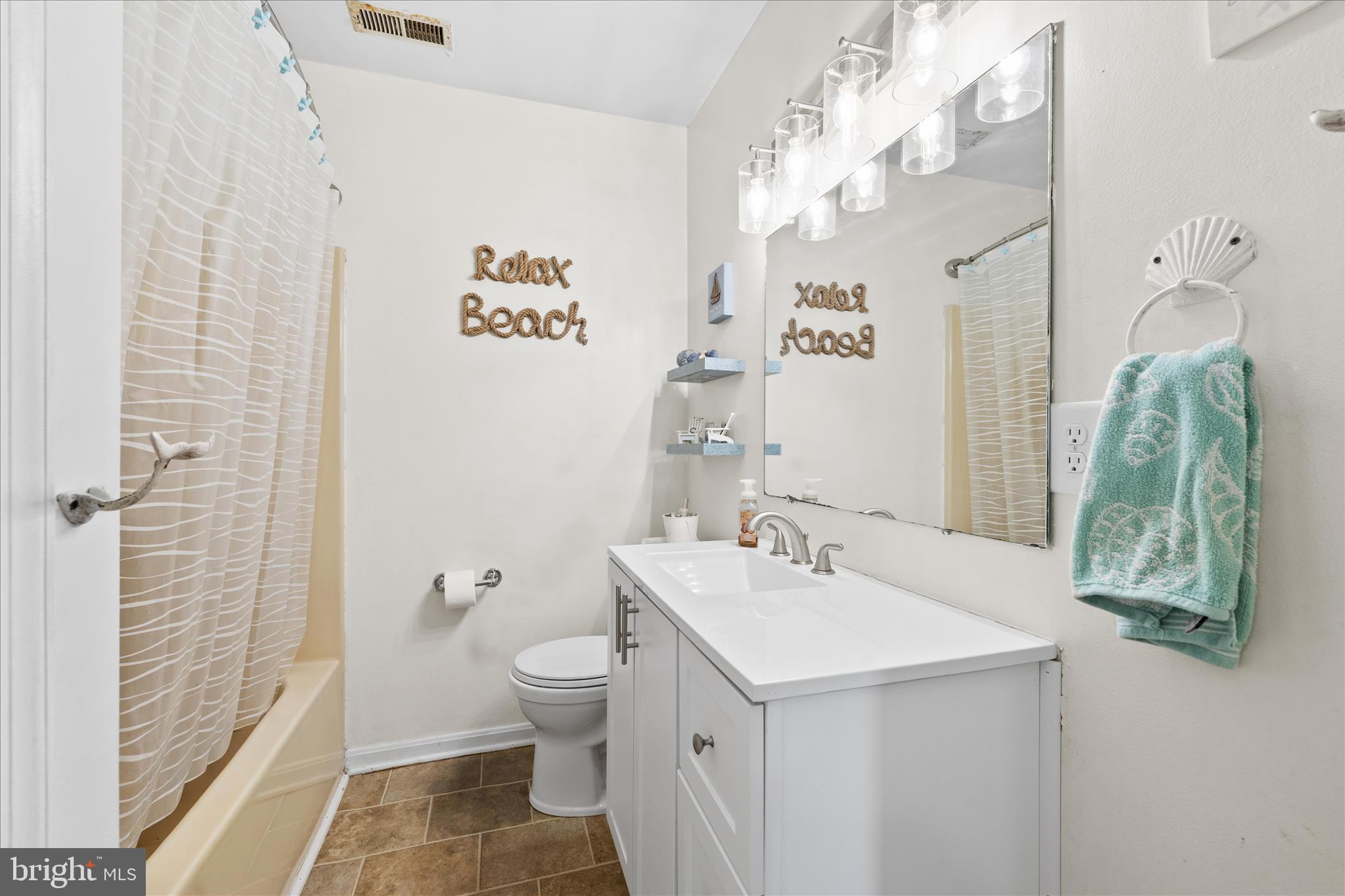 WOODSIDE MANOR - Residential