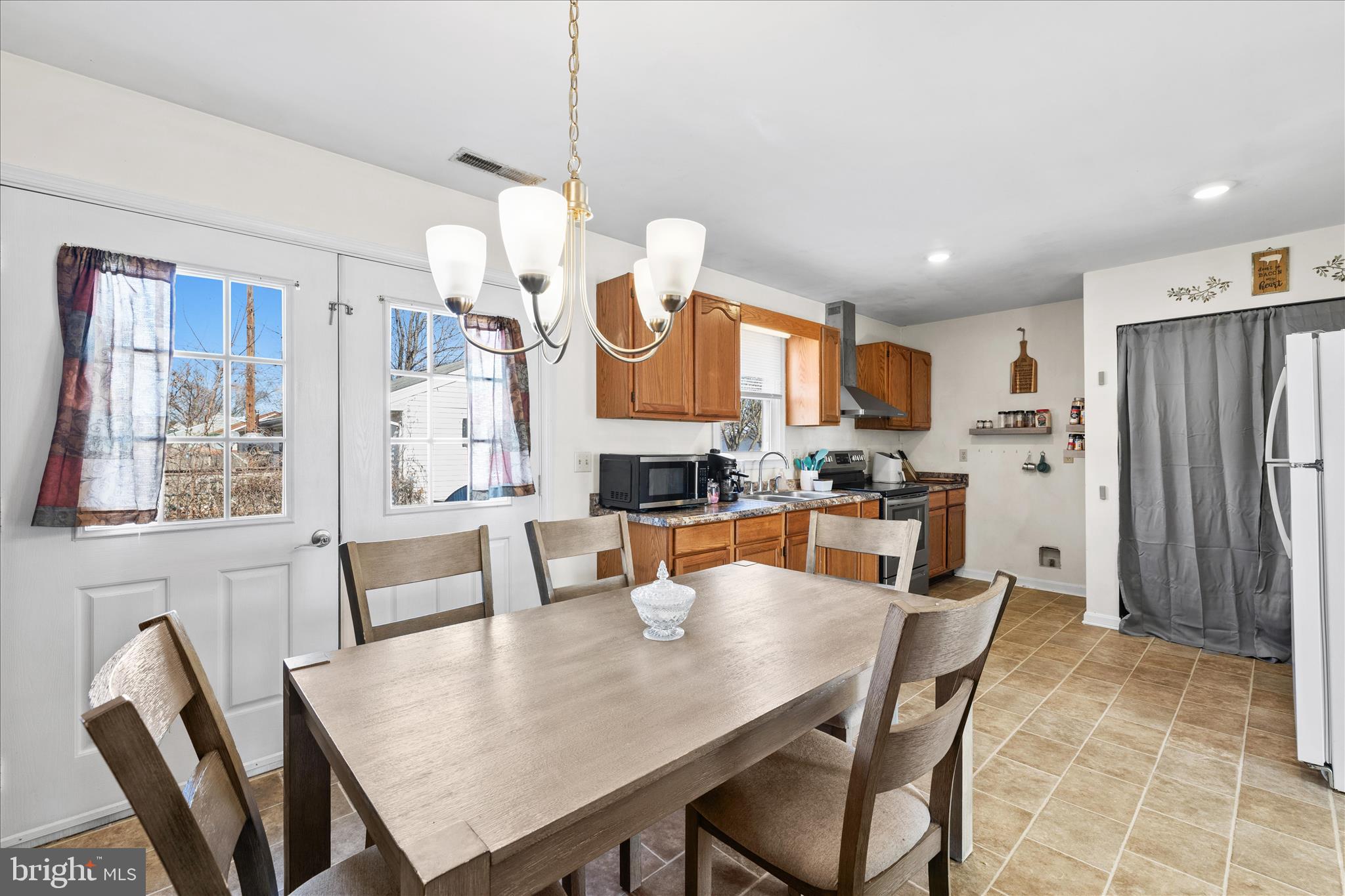 WOODSIDE MANOR - Residential