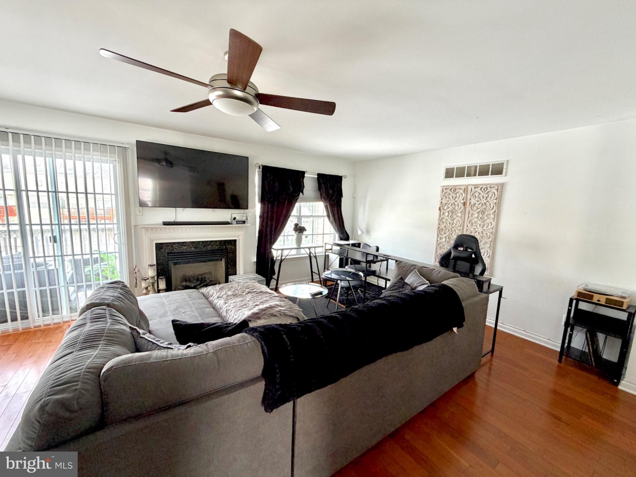 259 E SHELDRAKE CIRCLE