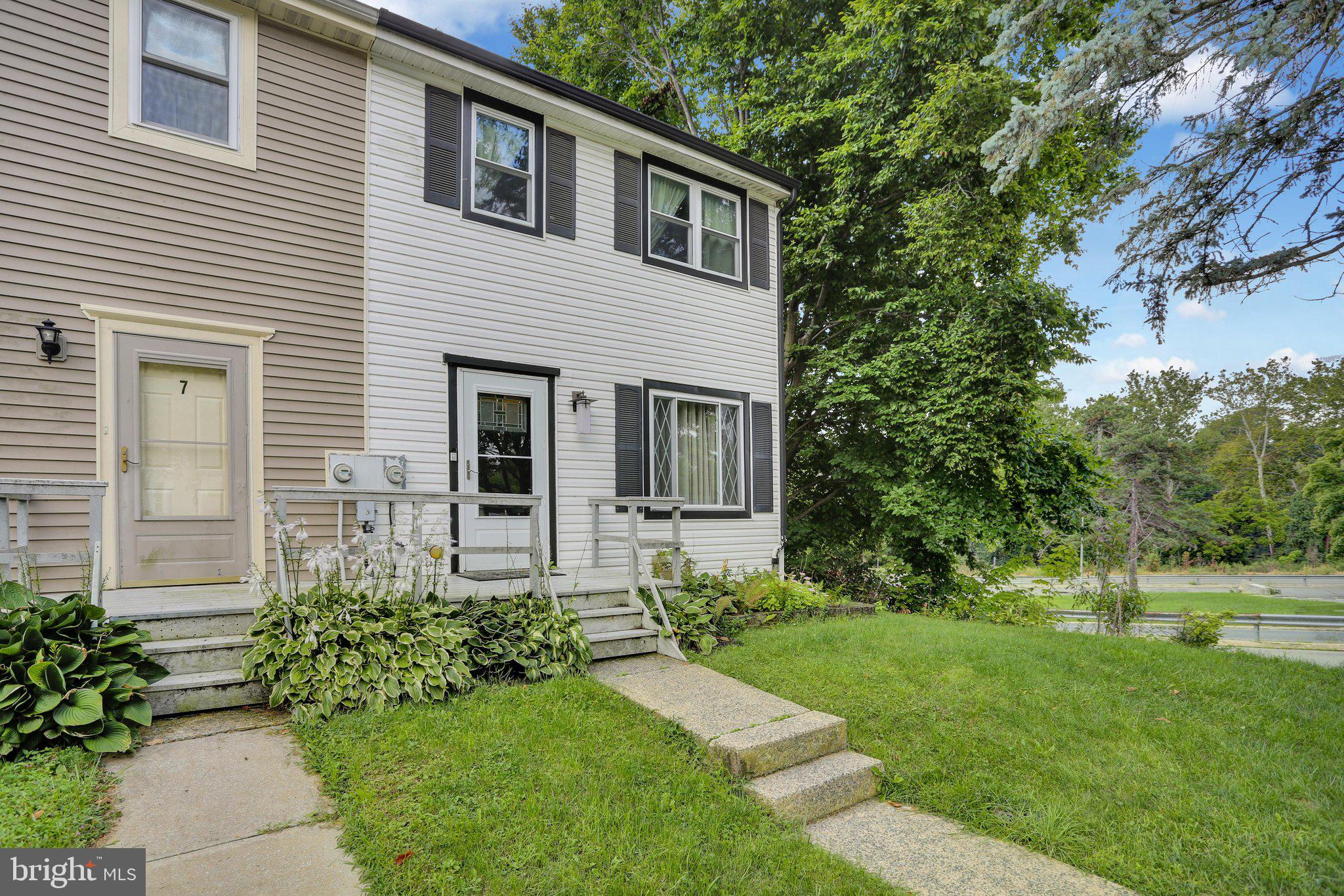8 BENTLEY COURT