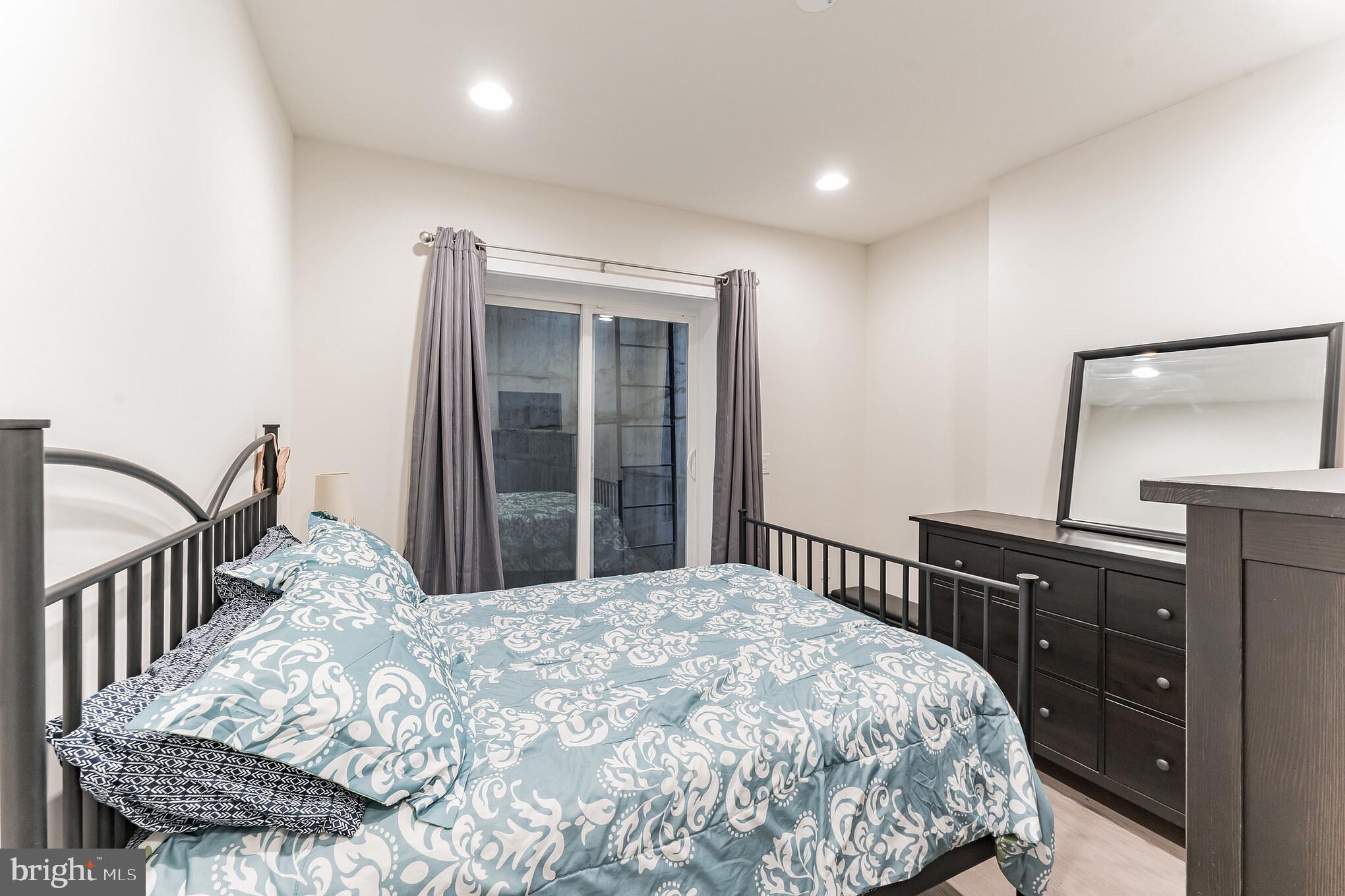 LUDLOW - Residential