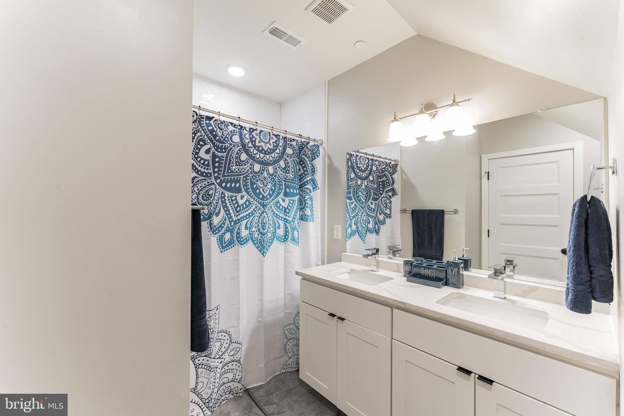 LUDLOW - Residential