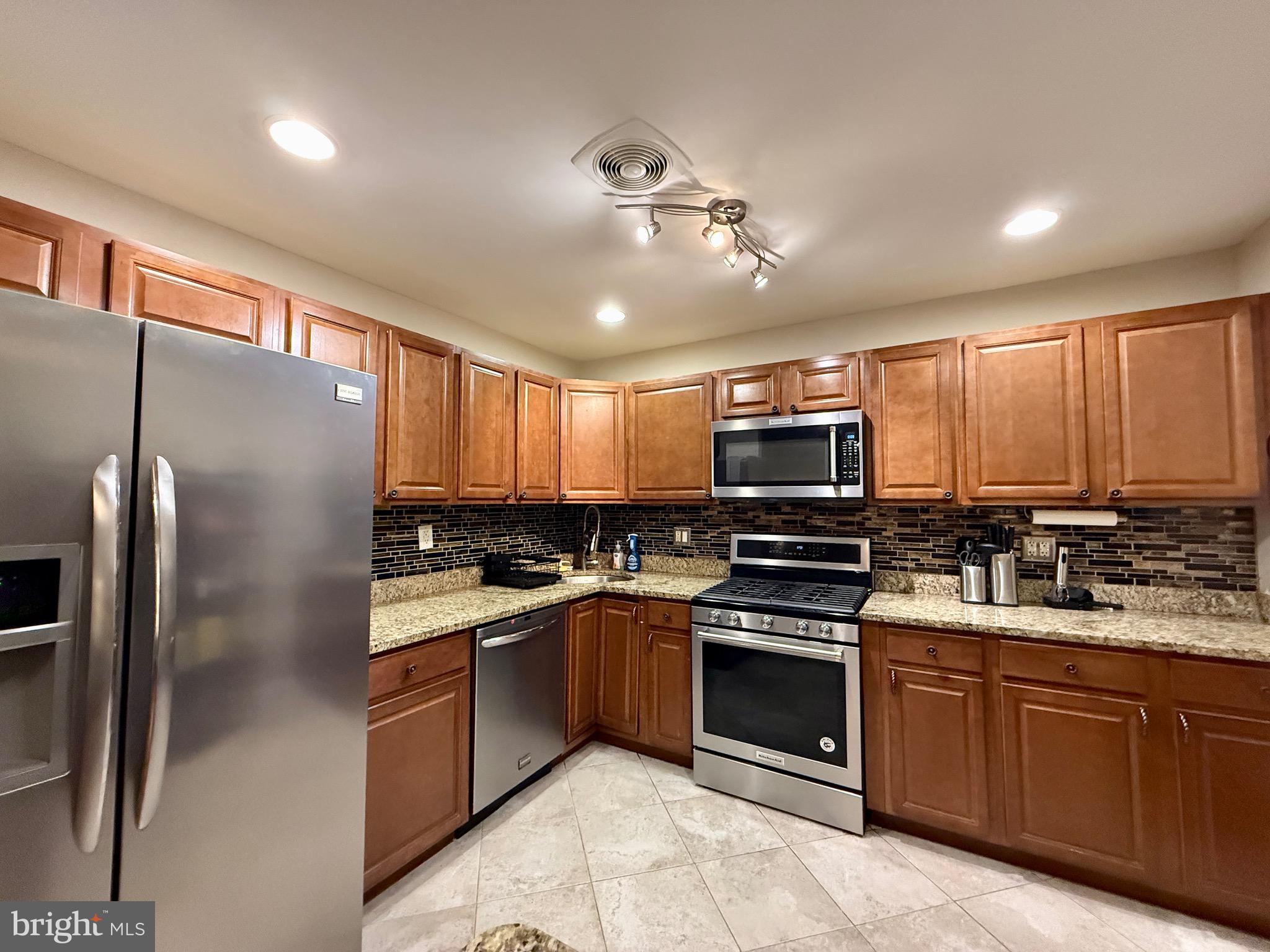 BELLE FONTE - Residential Lease