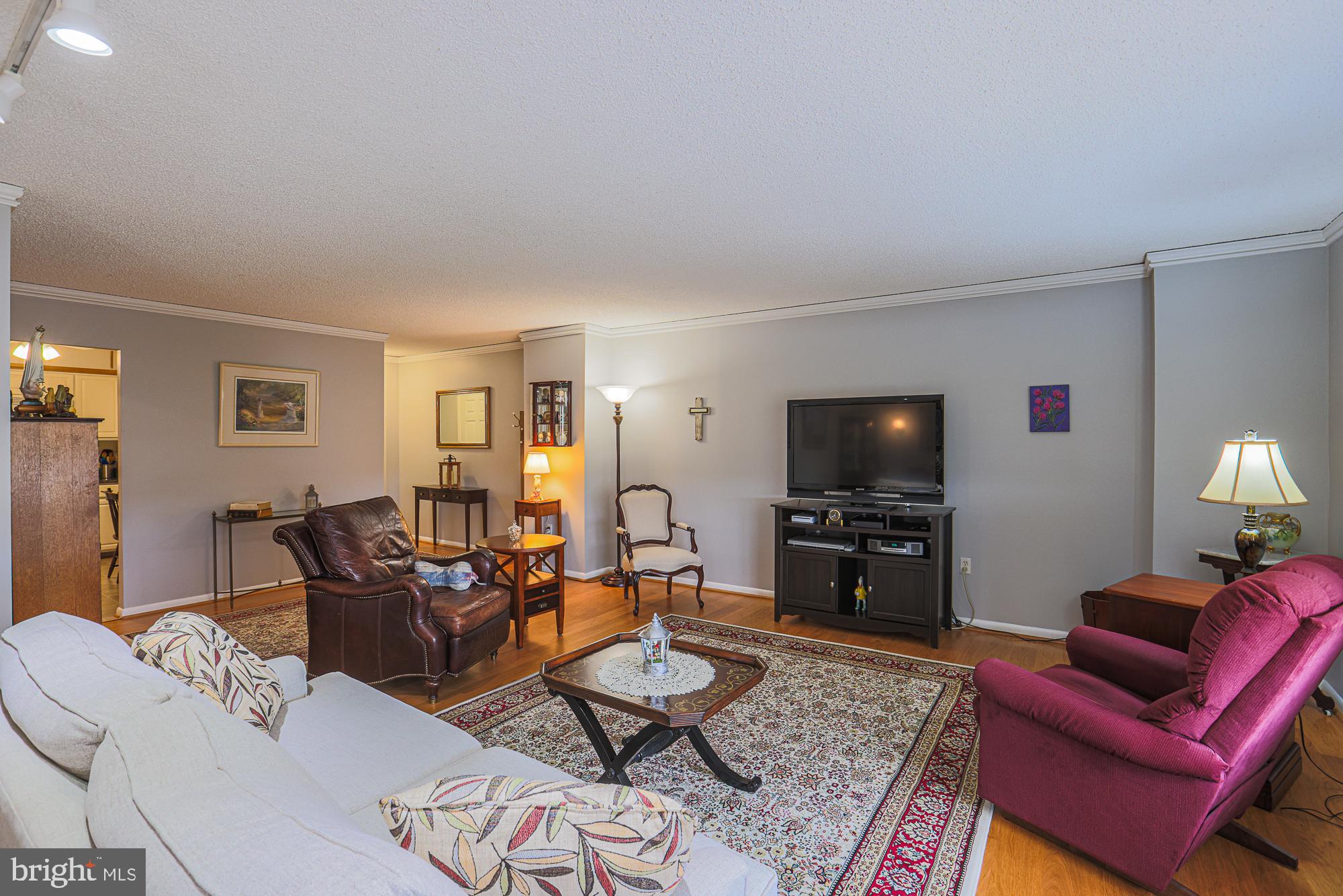 RIDGELY TOWSON CENTER - Residential