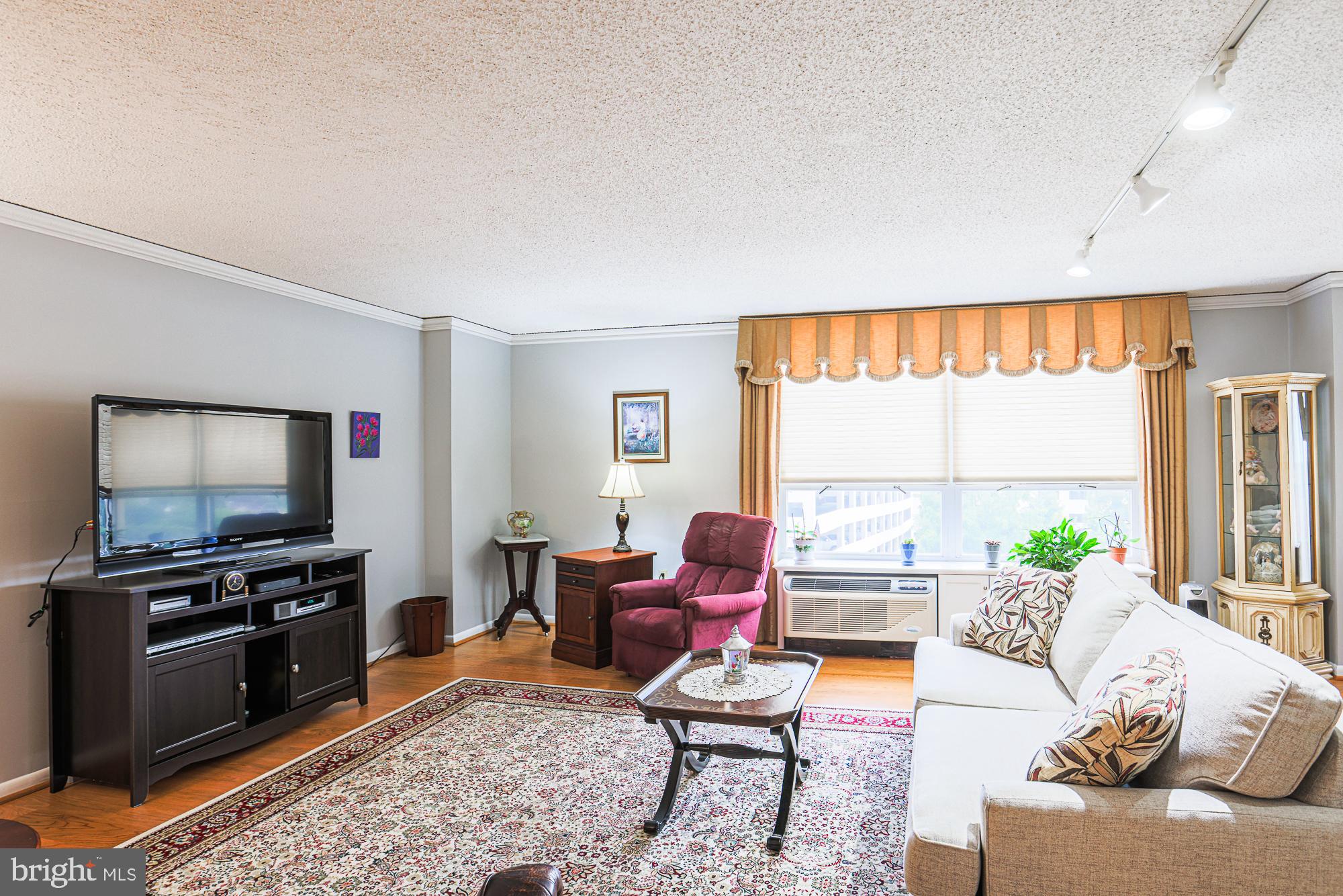 RIDGELY TOWSON CENTER - Residential