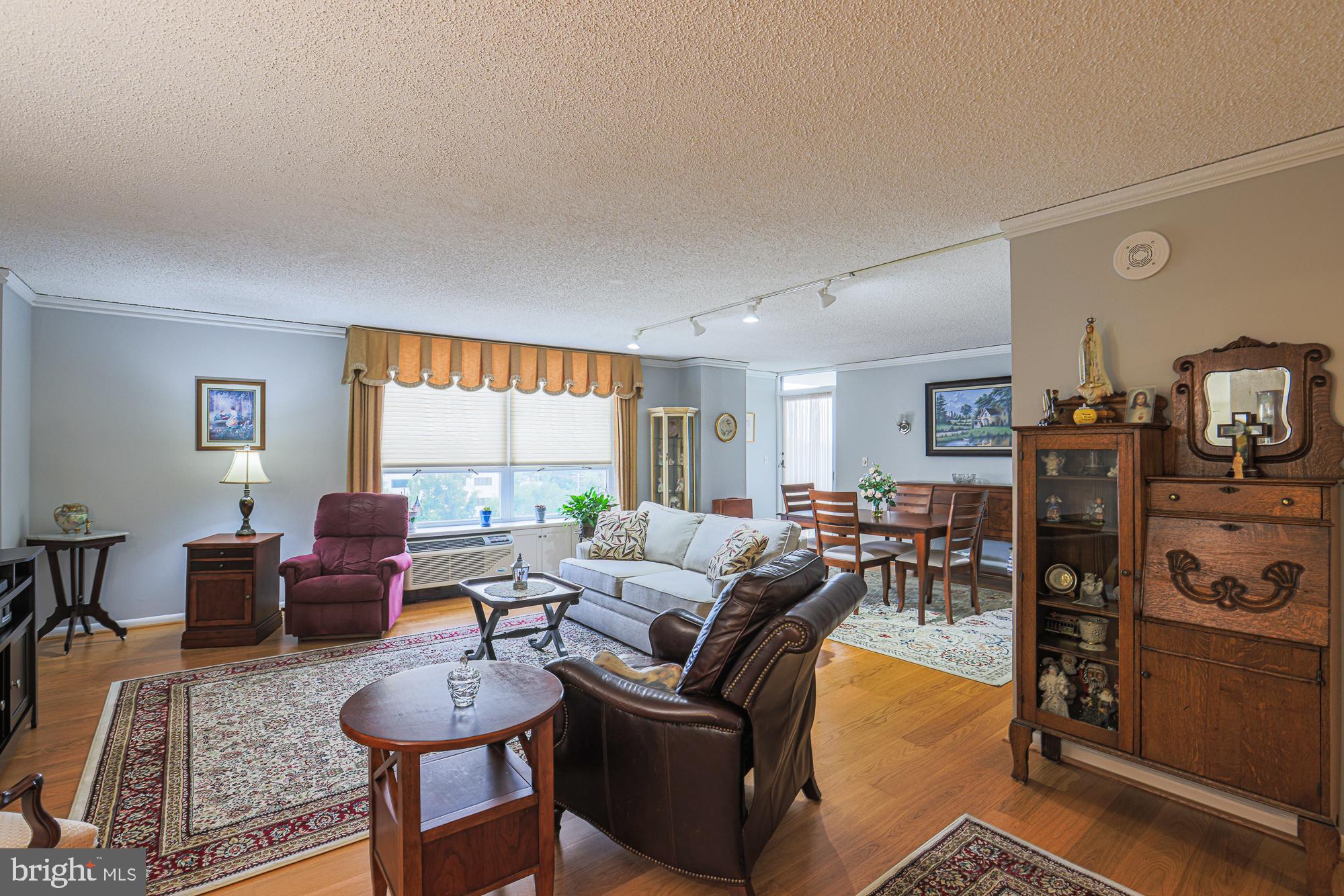 RIDGELY TOWSON CENTER - Residential