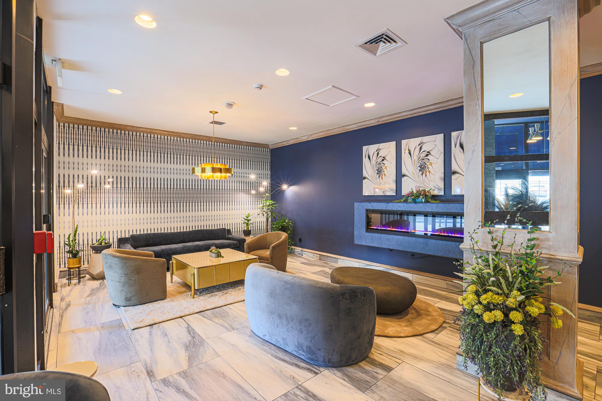 RIDGELY TOWSON CENTER - Residential