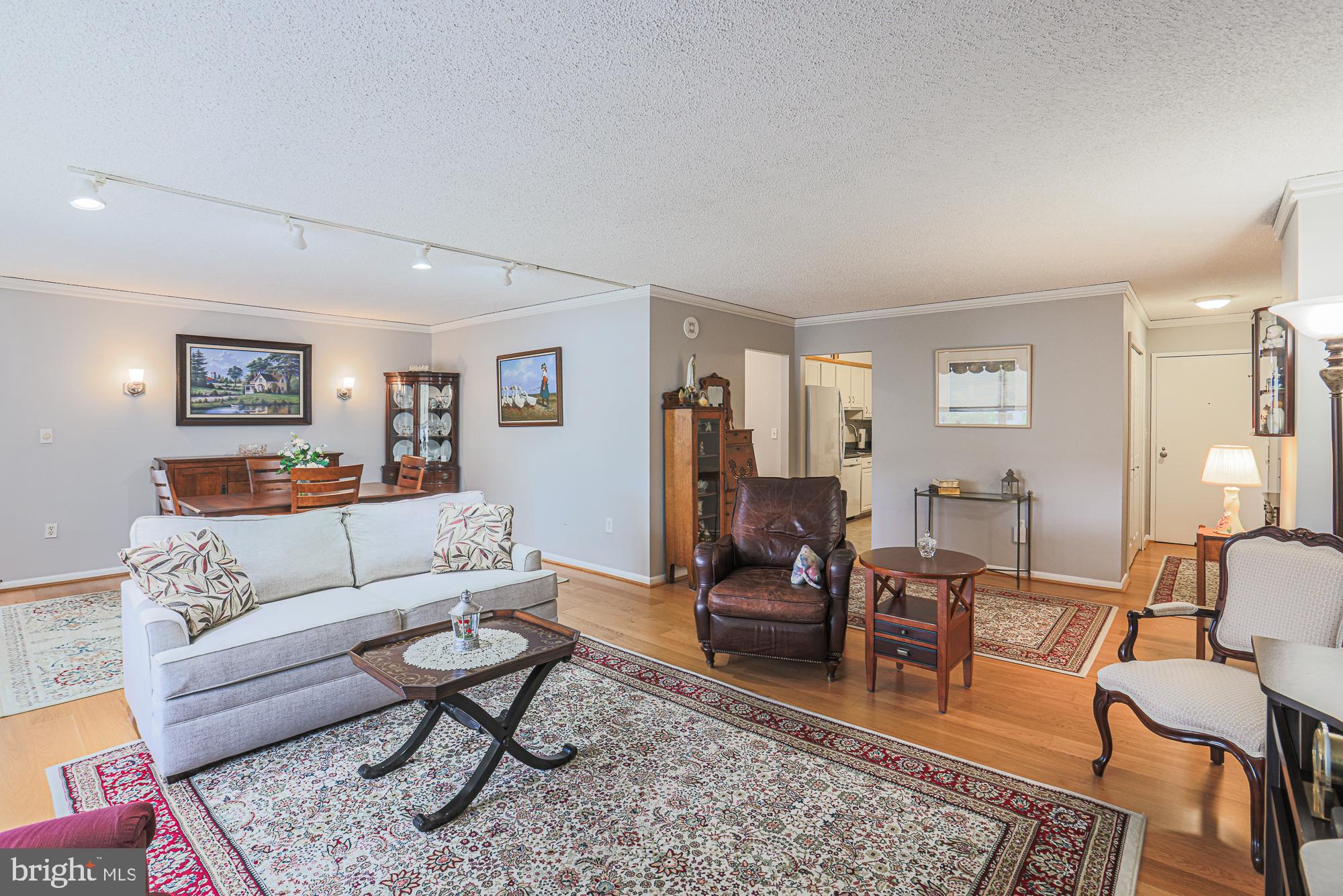 RIDGELY TOWSON CENTER - Residential