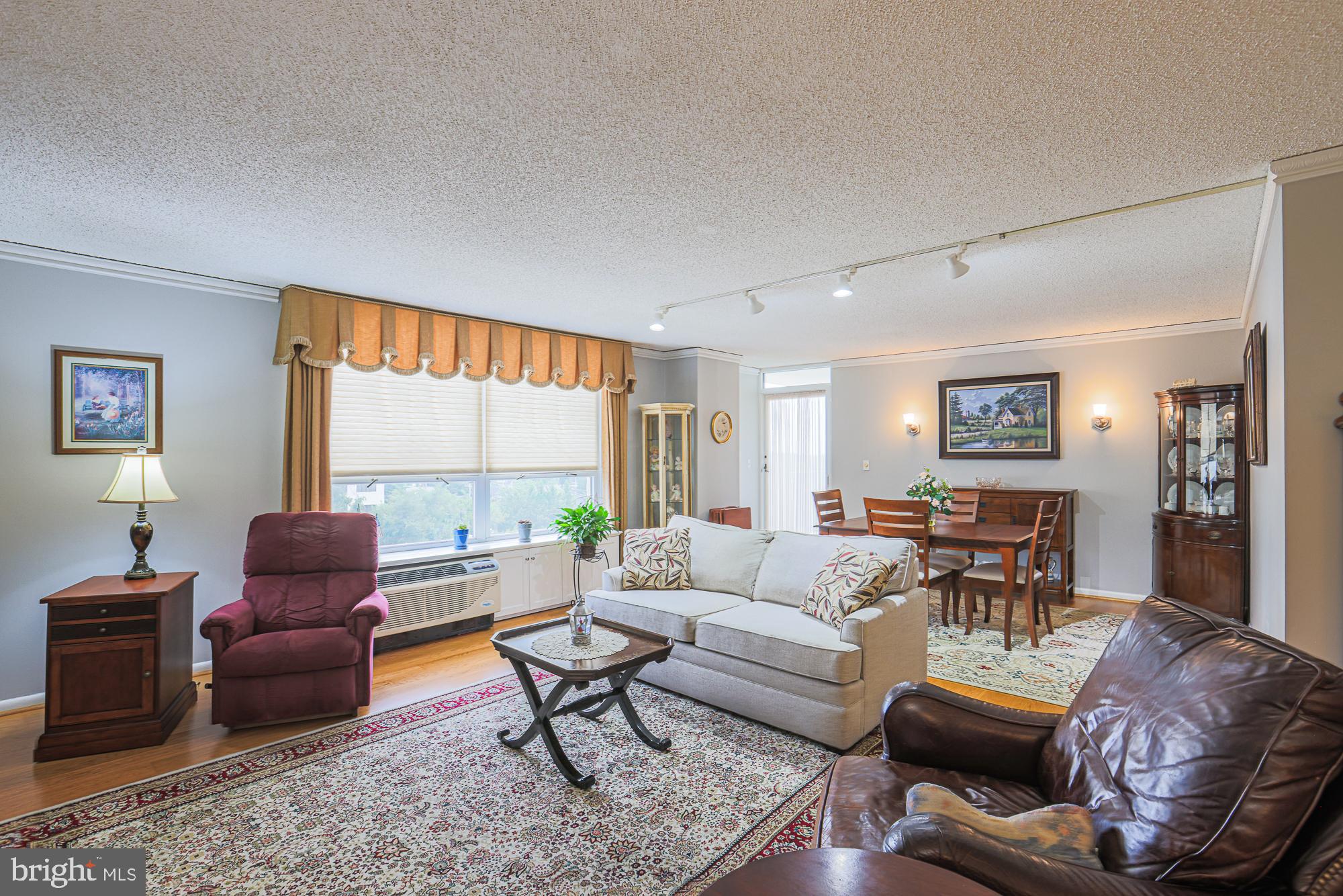 RIDGELY TOWSON CENTER - Residential