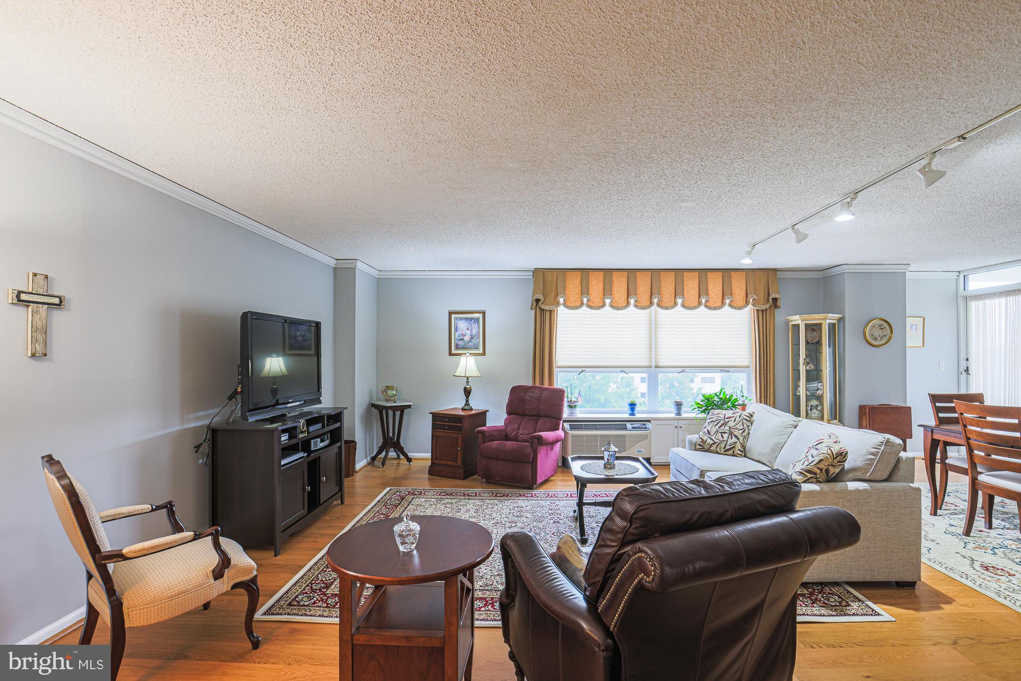 RIDGELY TOWSON CENTER - Residential