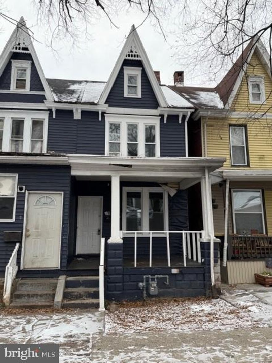 4 Bed, 1 Bath home on Park Street.  Natural gas heat and water heater.  Home is being sold "As-Is".  Property will not be cleaned out.