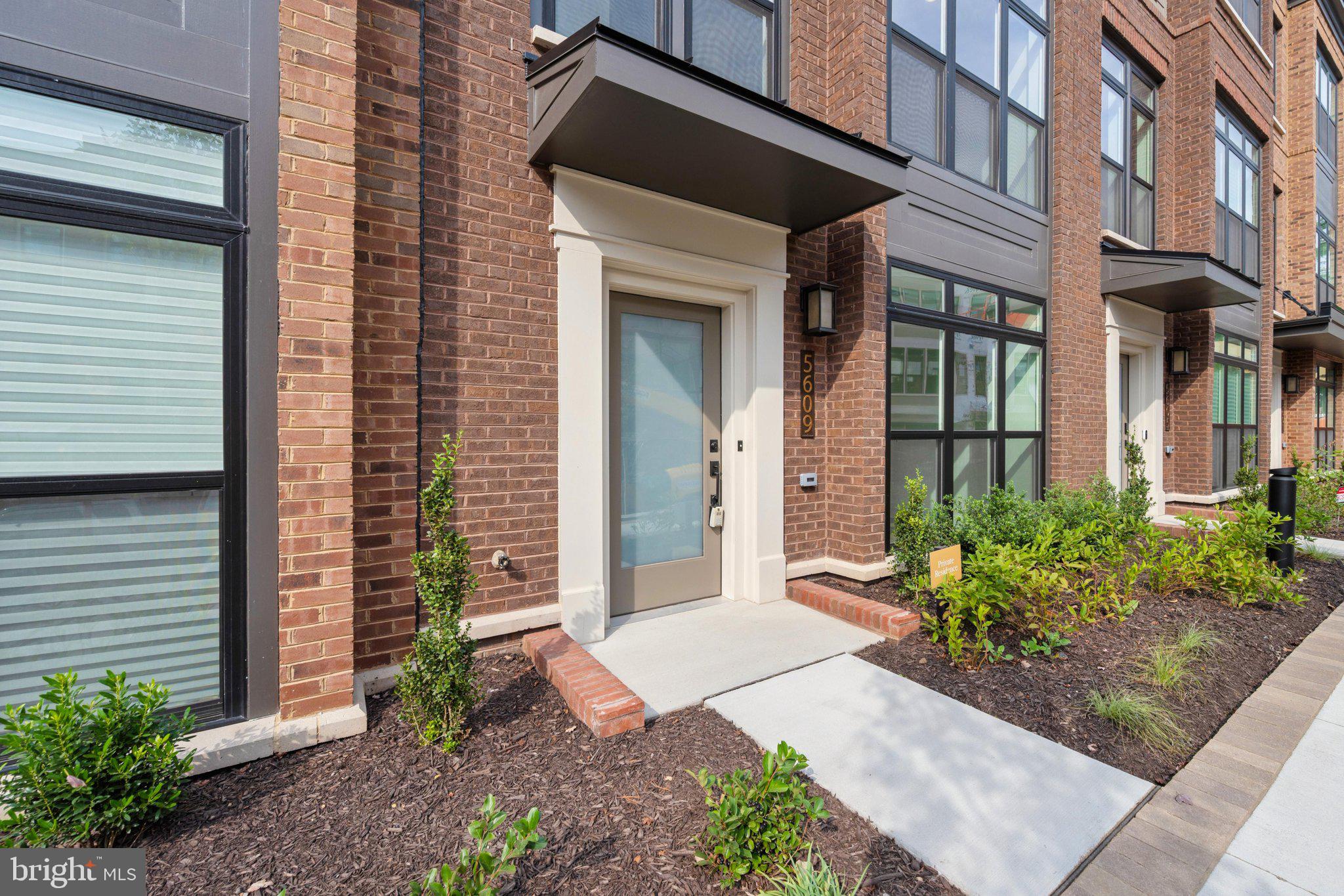 5609 VERMILLION CIR