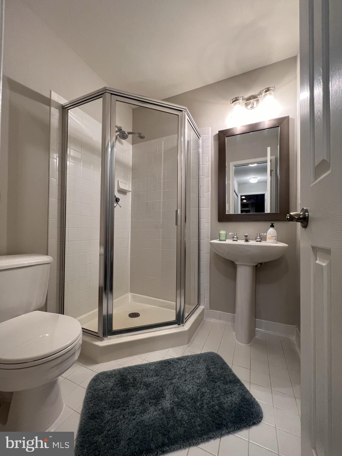 CASCADES - Residential Lease