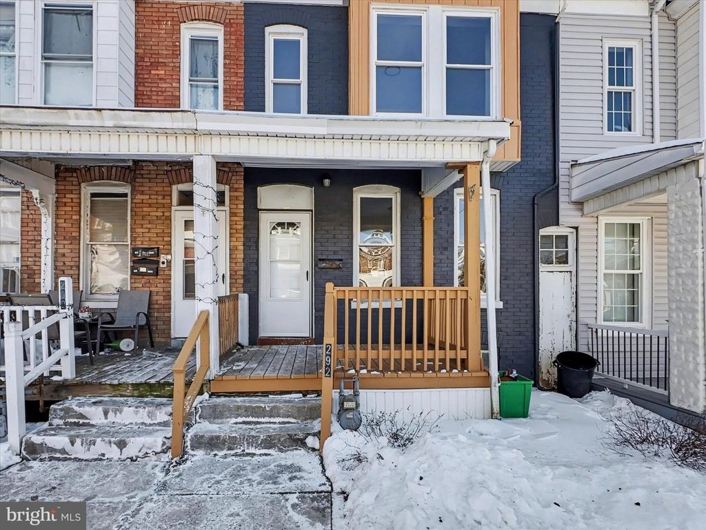 Photo of 292 W Cottage Place, YORK, PA 17401 (MLS # PAYK2097182)