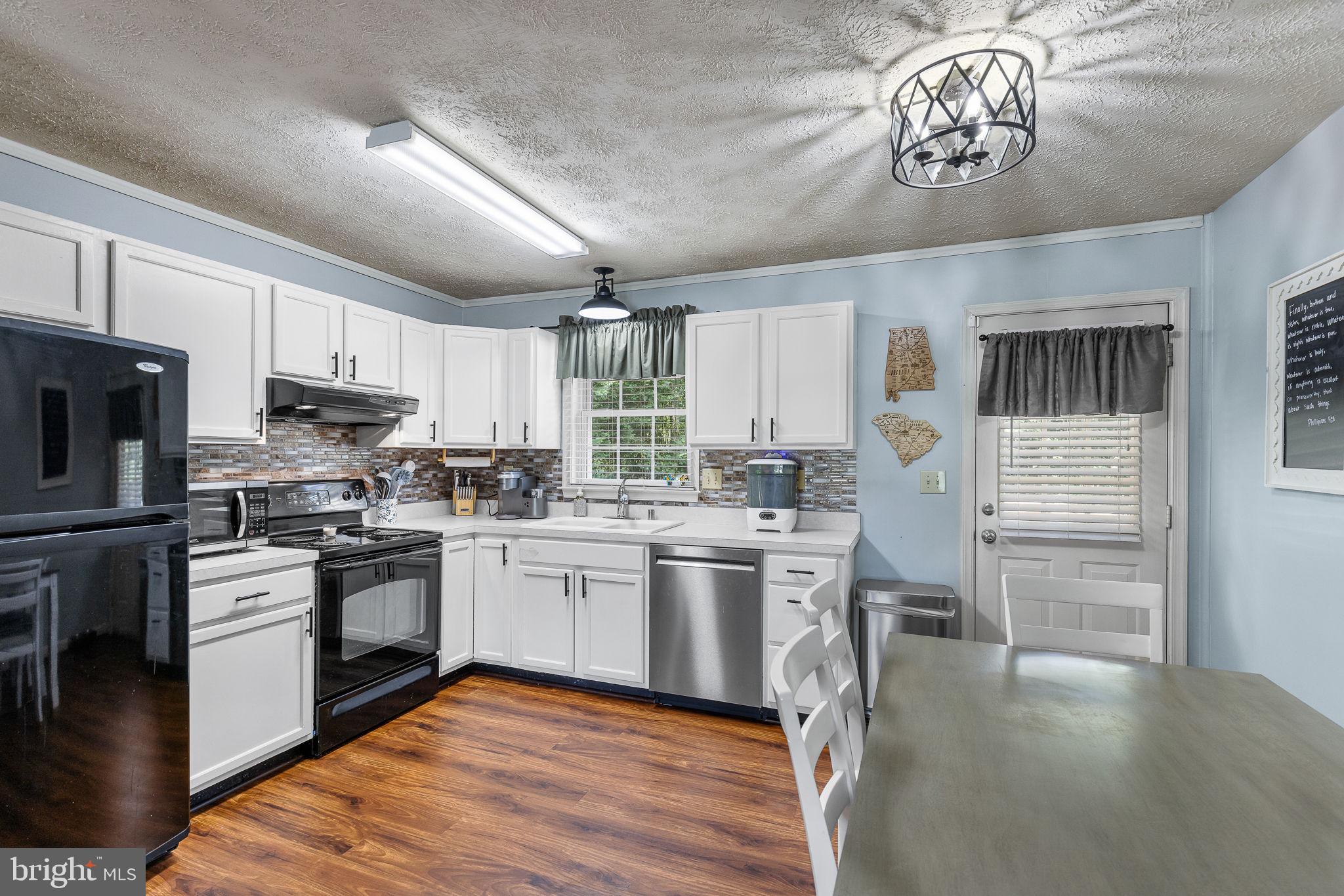 FALCON RIDGE - Residential