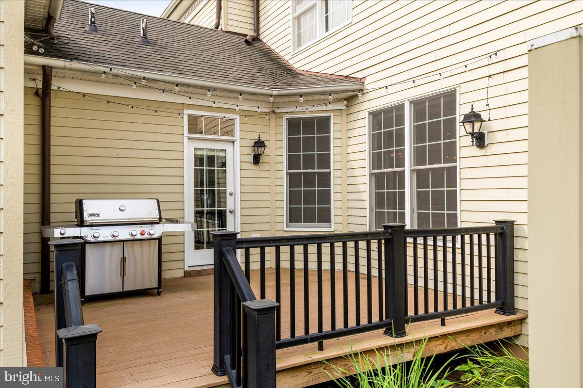 NEWTOWN WALK - Residential