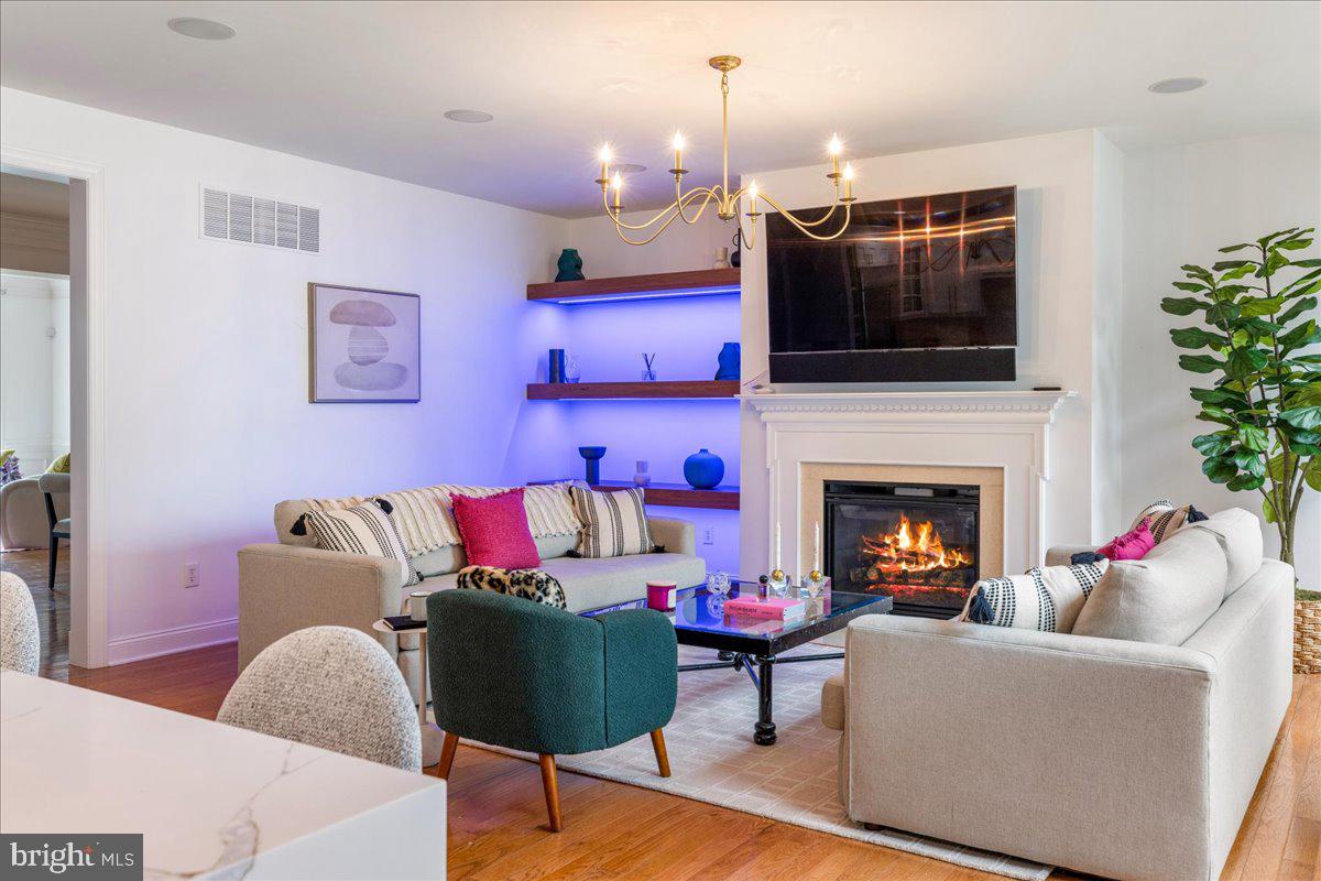 NEWTOWN WALK - Residential