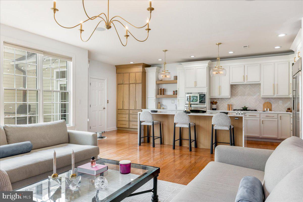 NEWTOWN WALK - Residential