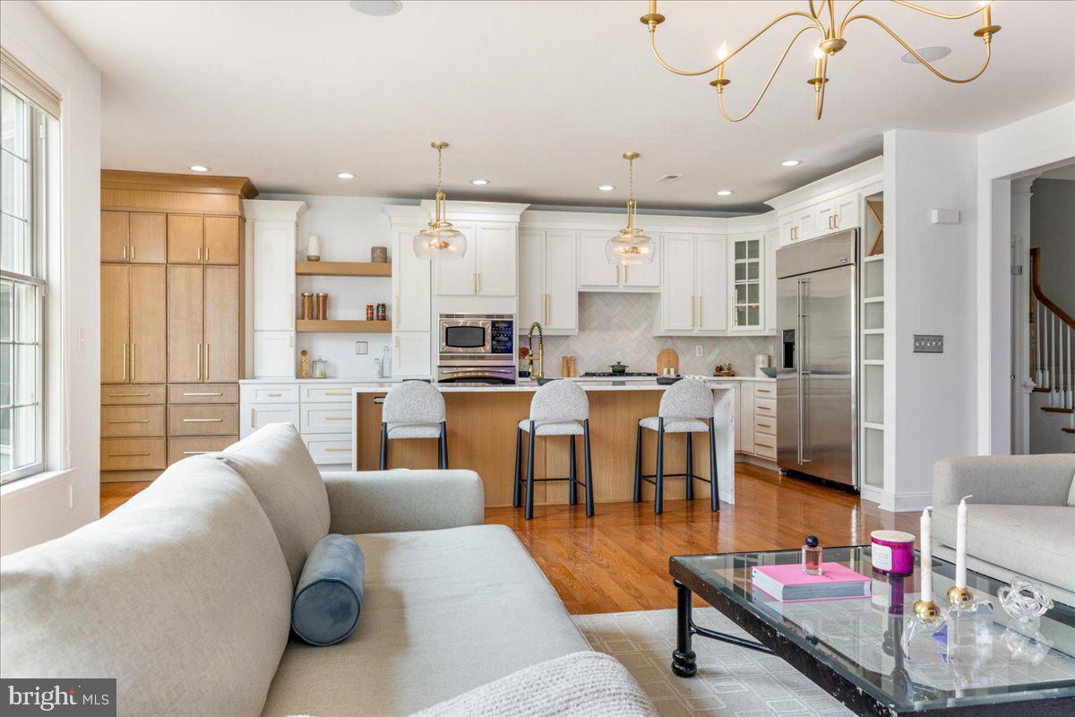 NEWTOWN WALK - Residential