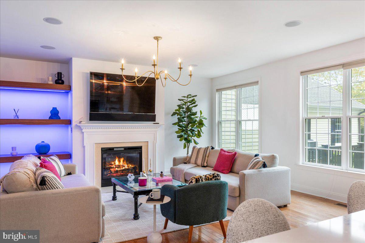 NEWTOWN WALK - Residential