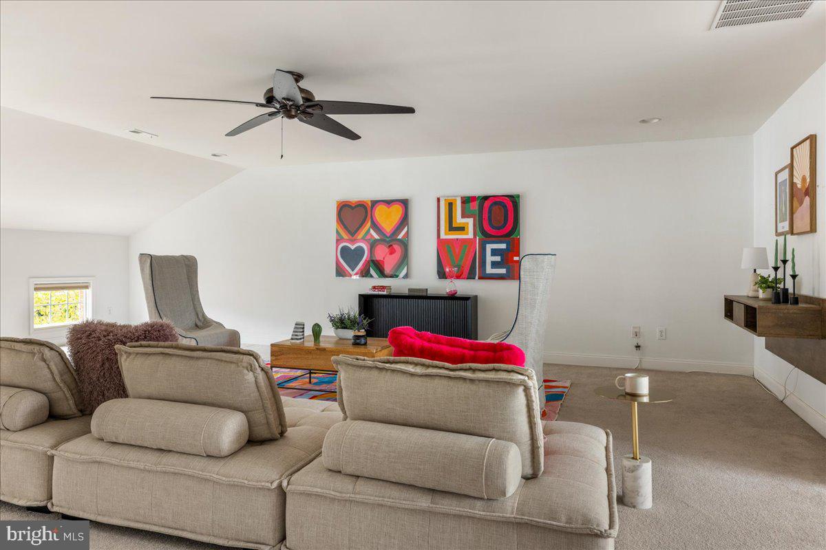 NEWTOWN WALK - Residential