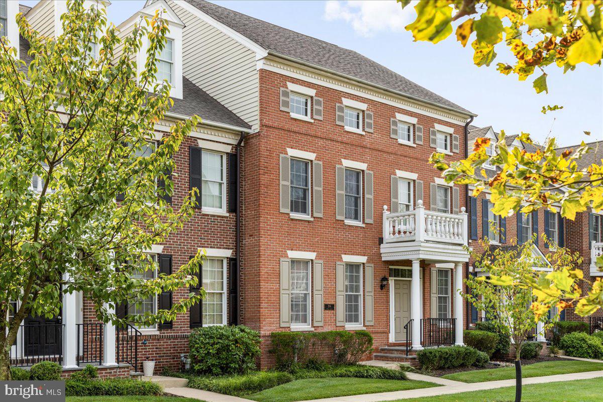 NEWTOWN WALK - Residential