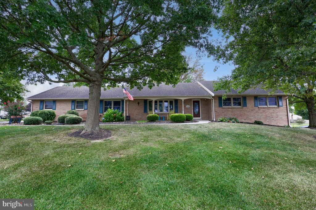 Photo of 310 W Lexington Road, LITITZ, PA 17543 (MLS # PALA2077500)
