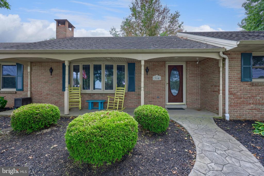 Photo of 310 W Lexington Road, LITITZ, PA 17543 (MLS # PALA2077500)