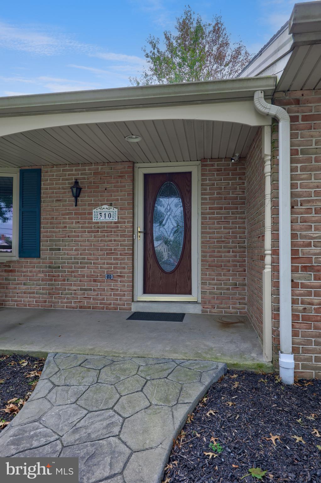 310 W LEXINGTON ROAD