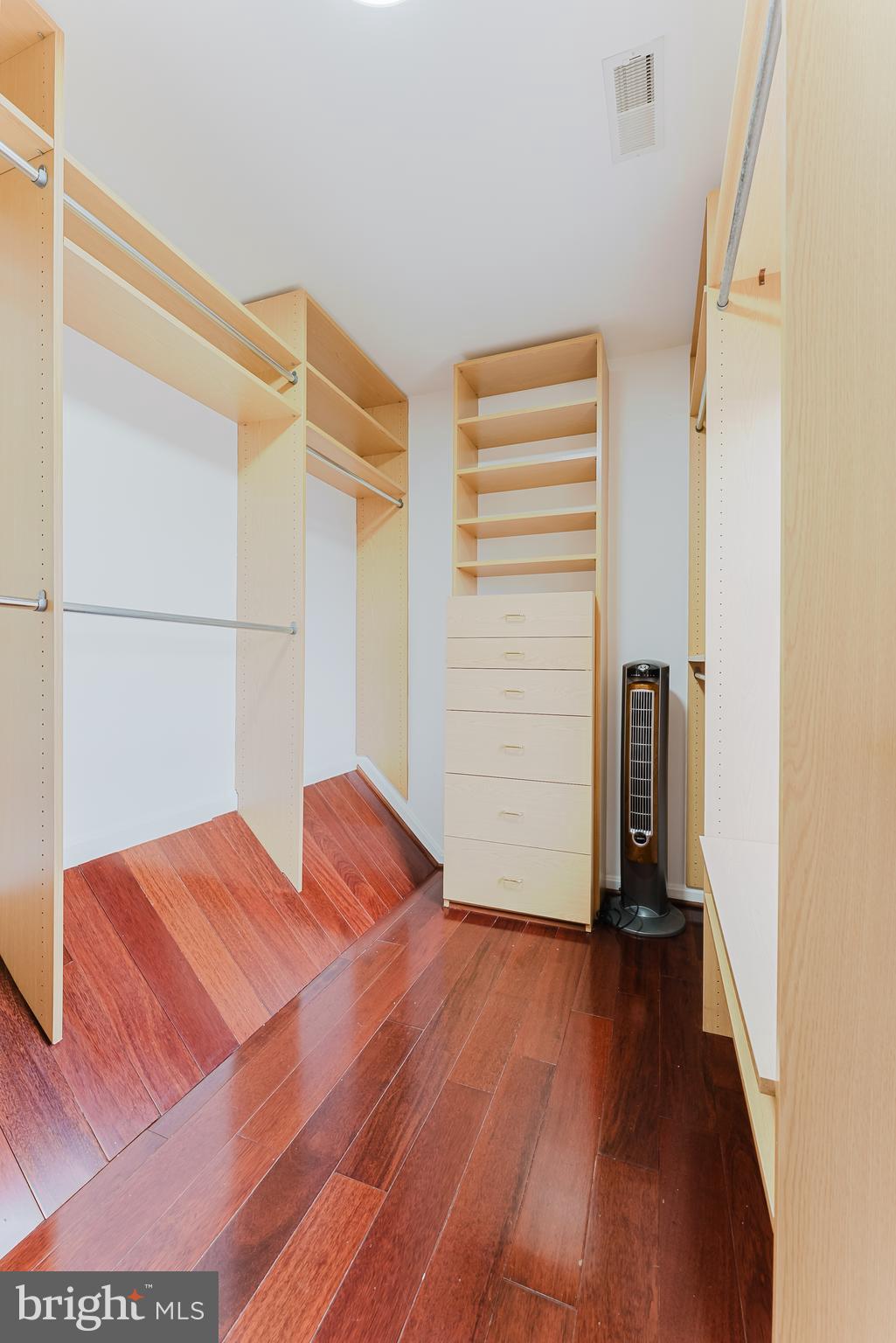 SOUTH RIDING - Residential