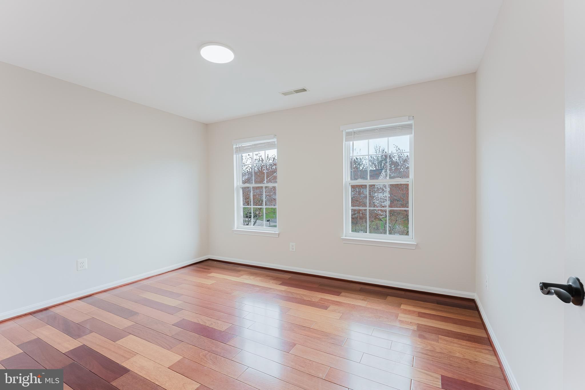 SOUTH RIDING - Residential