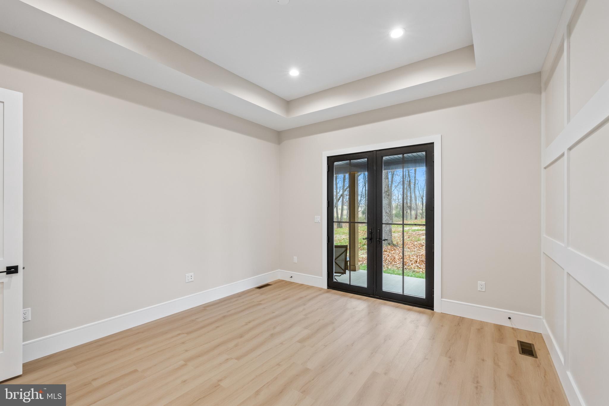 WALTON WOODS - Residential