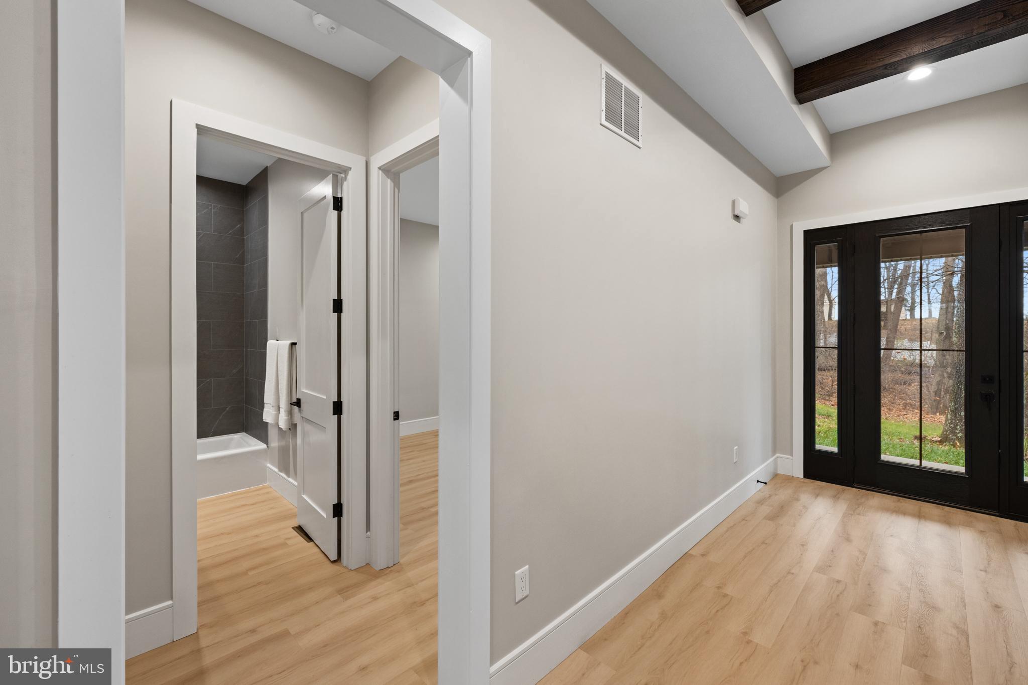 WALTON WOODS - Residential