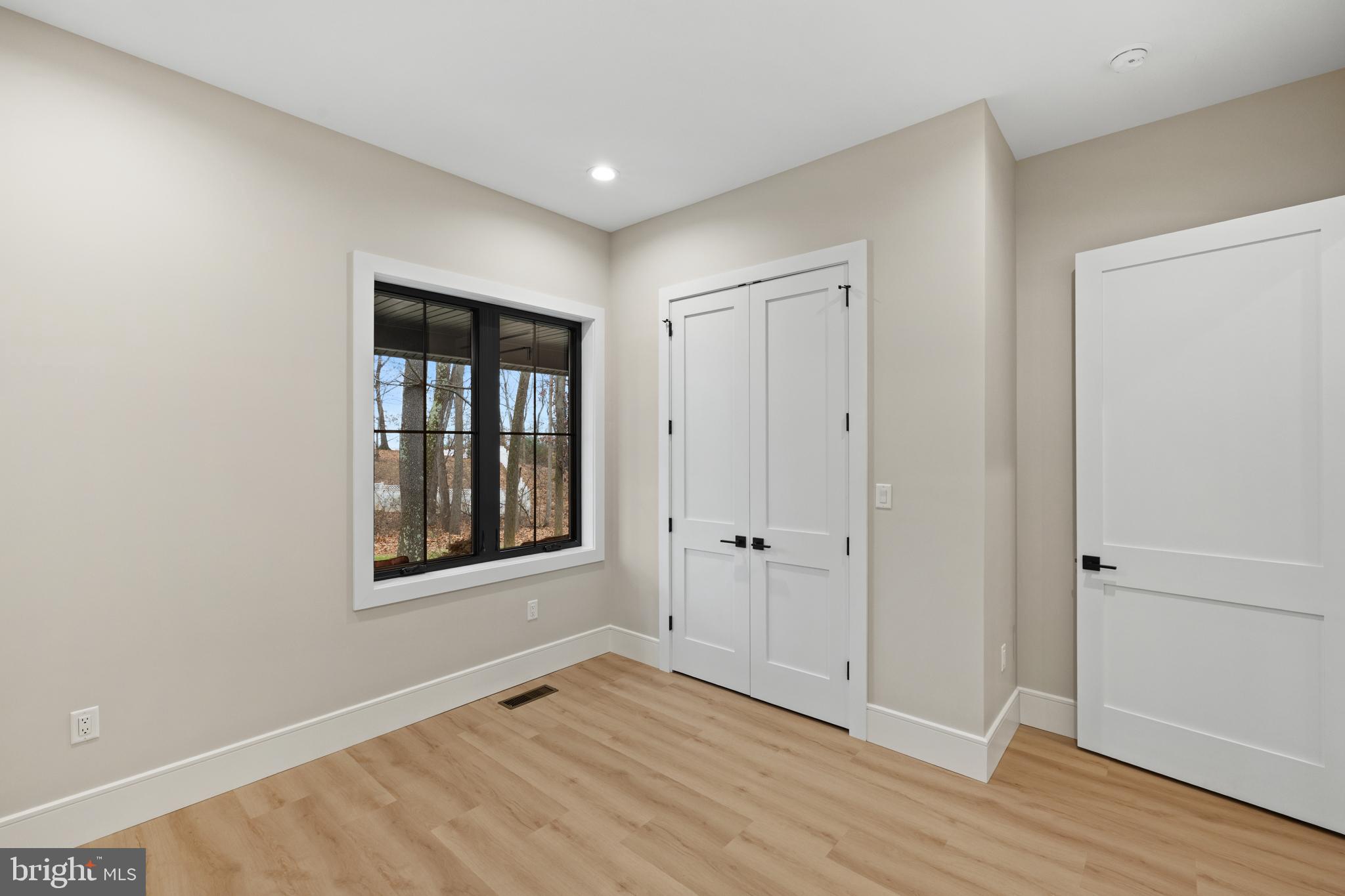 WALTON WOODS - Residential