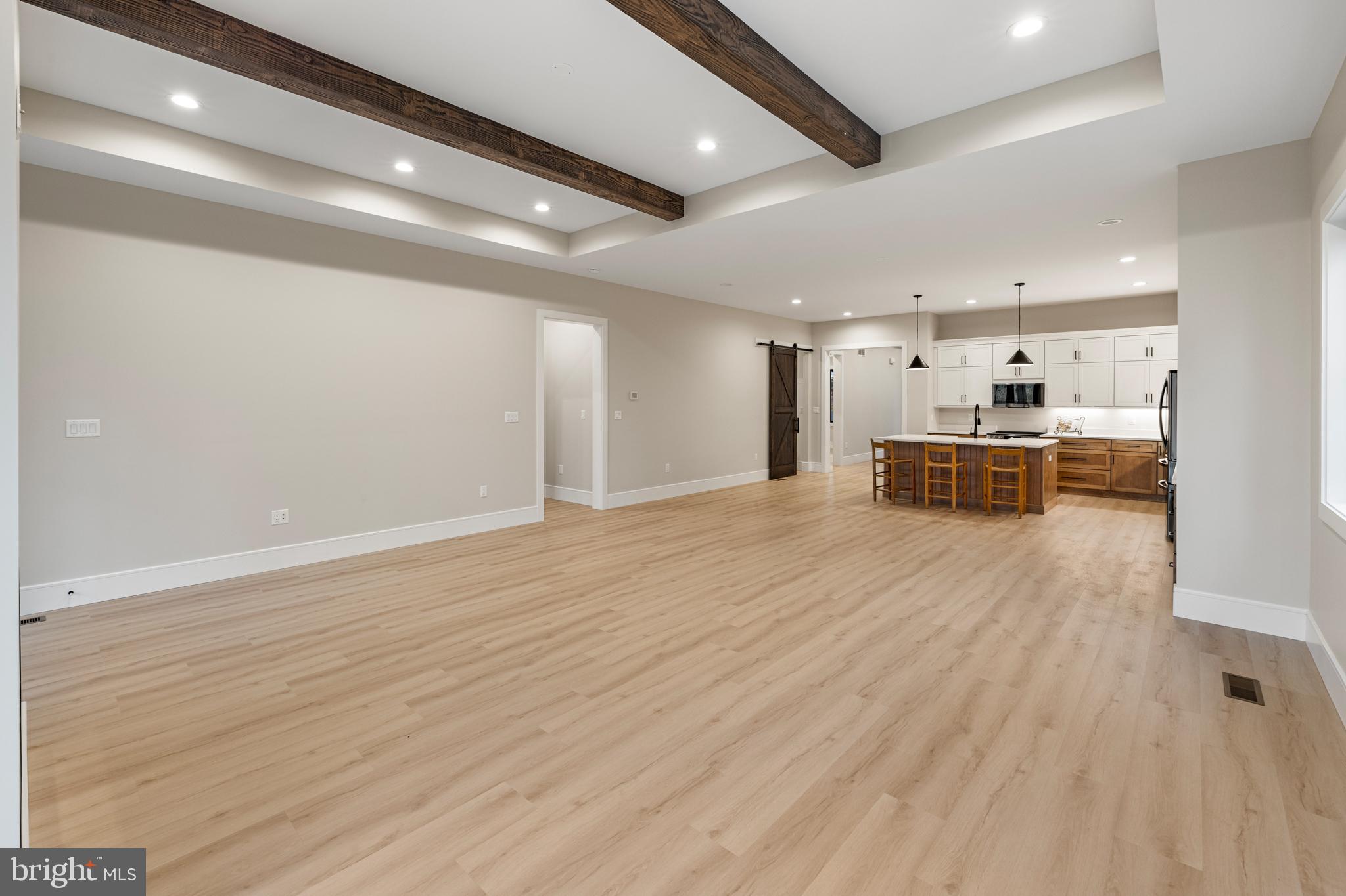 WALTON WOODS - Residential