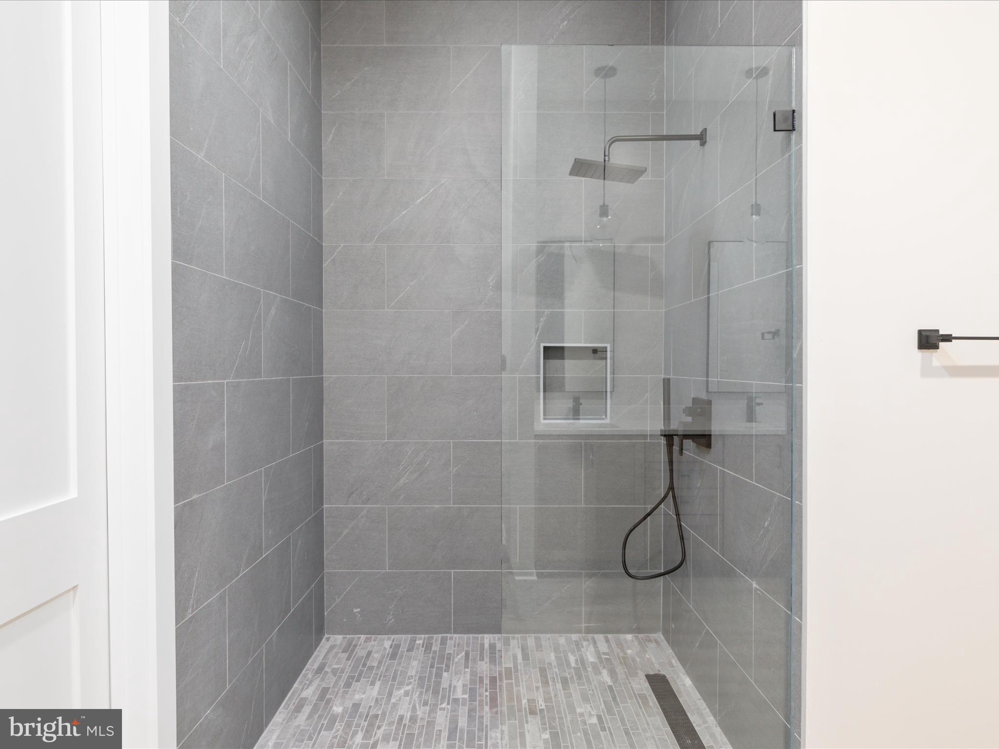 WALTON WOODS - Residential