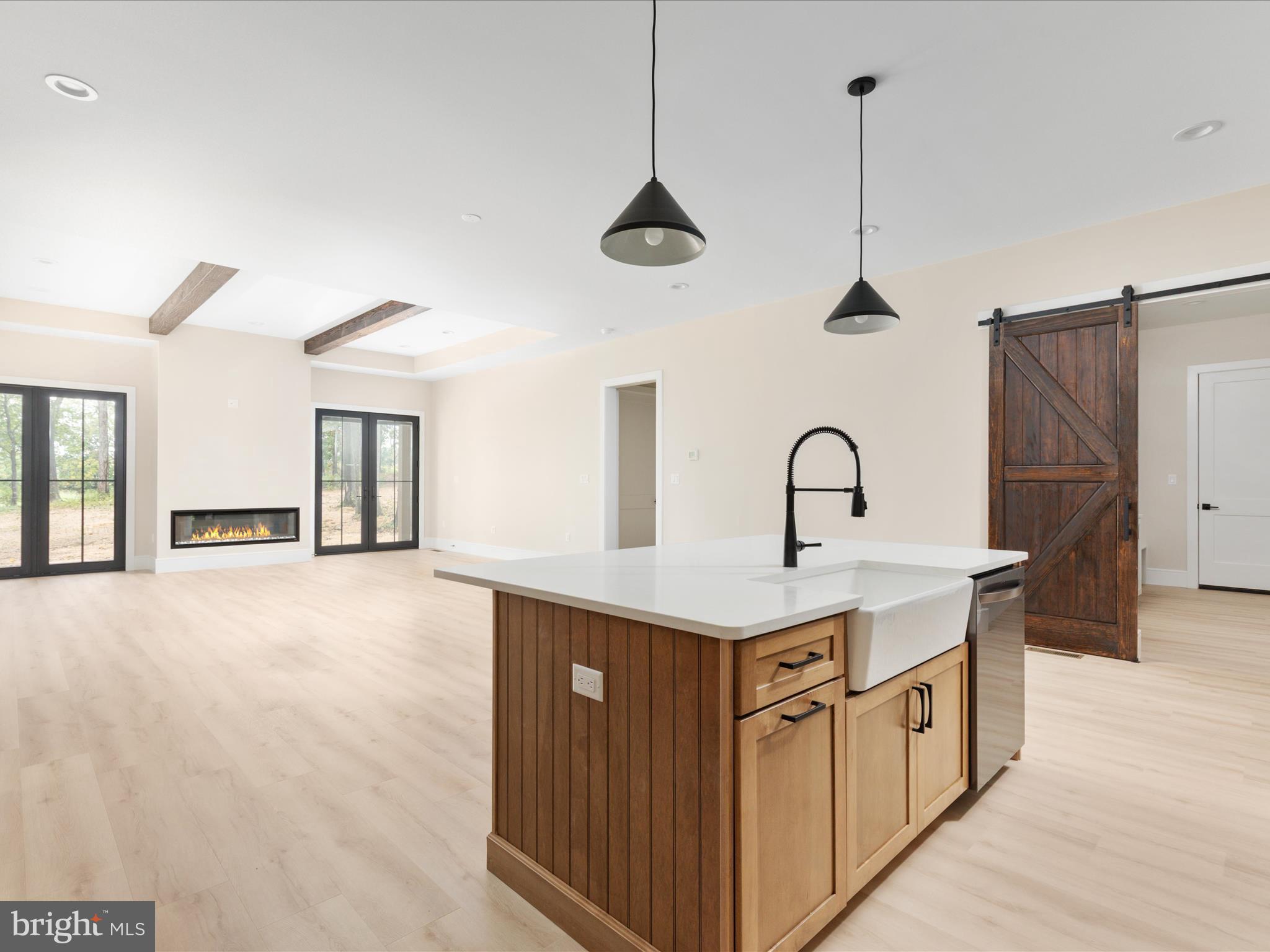 WALTON WOODS - Residential