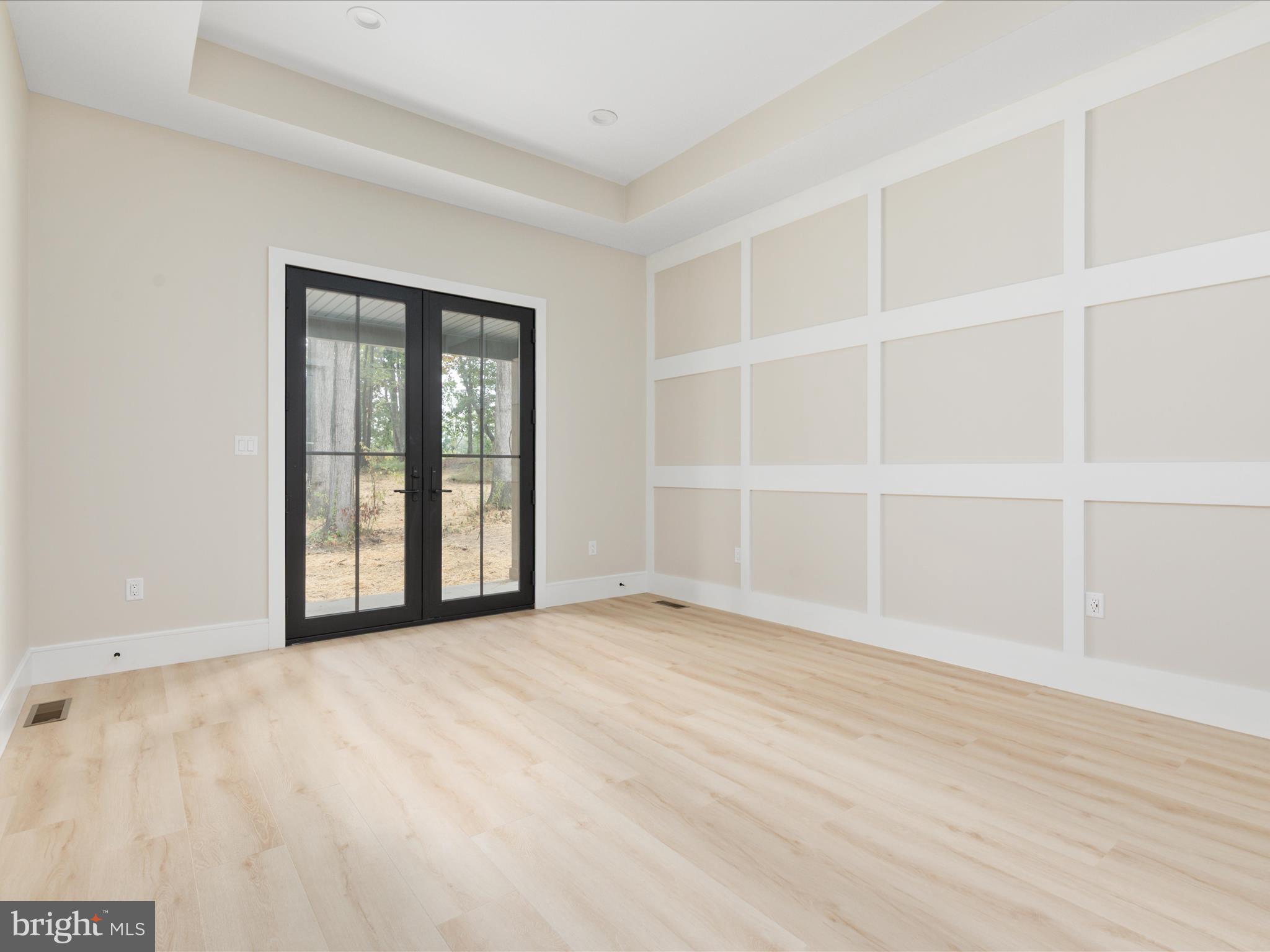 WALTON WOODS - Residential