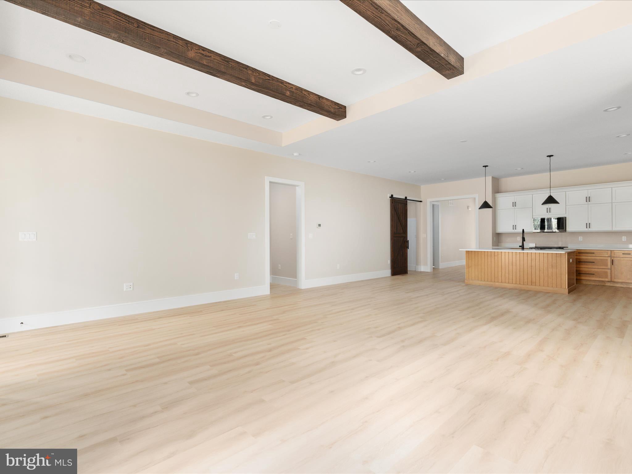 WALTON WOODS - Residential