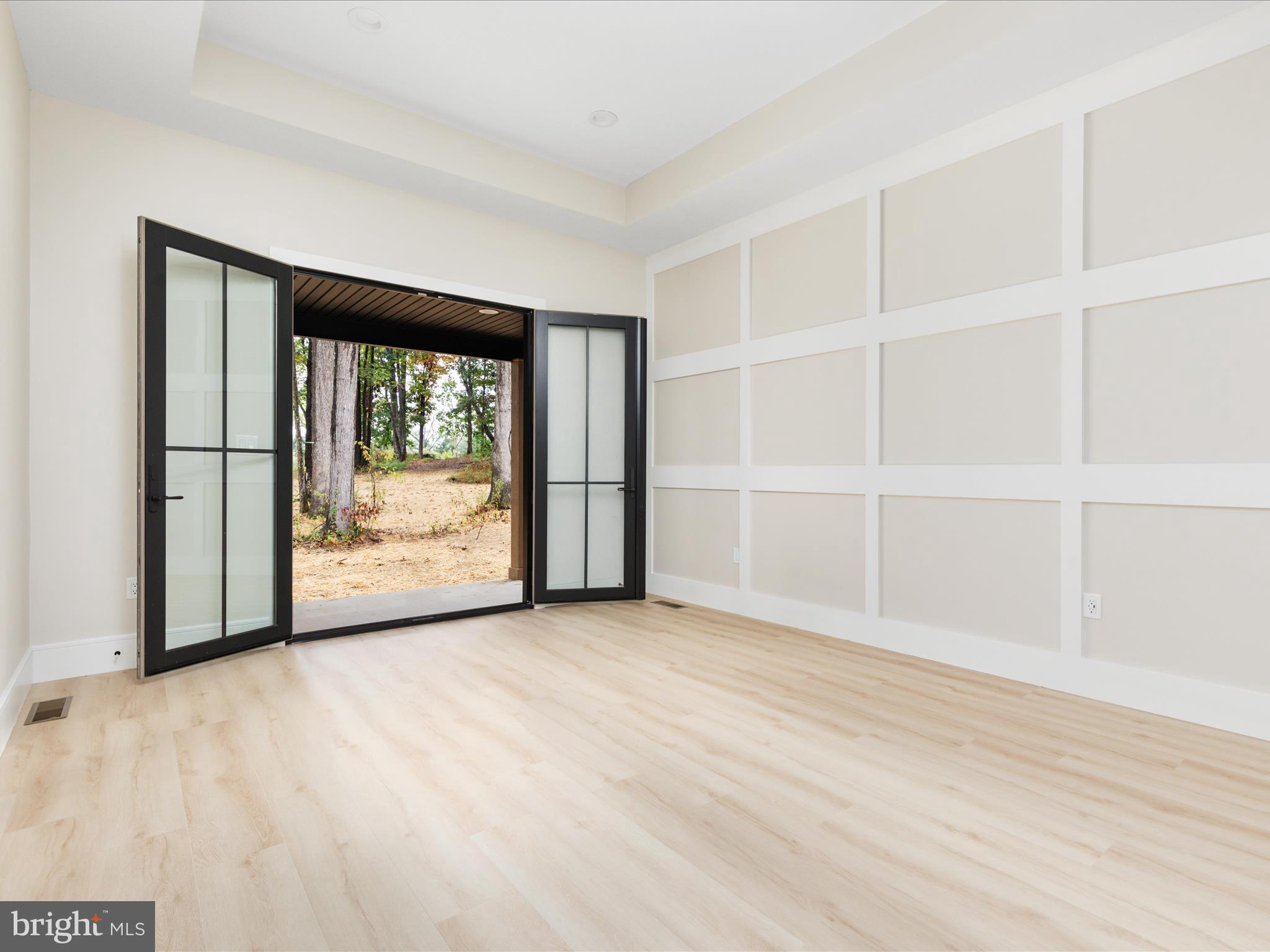 WALTON WOODS - Residential