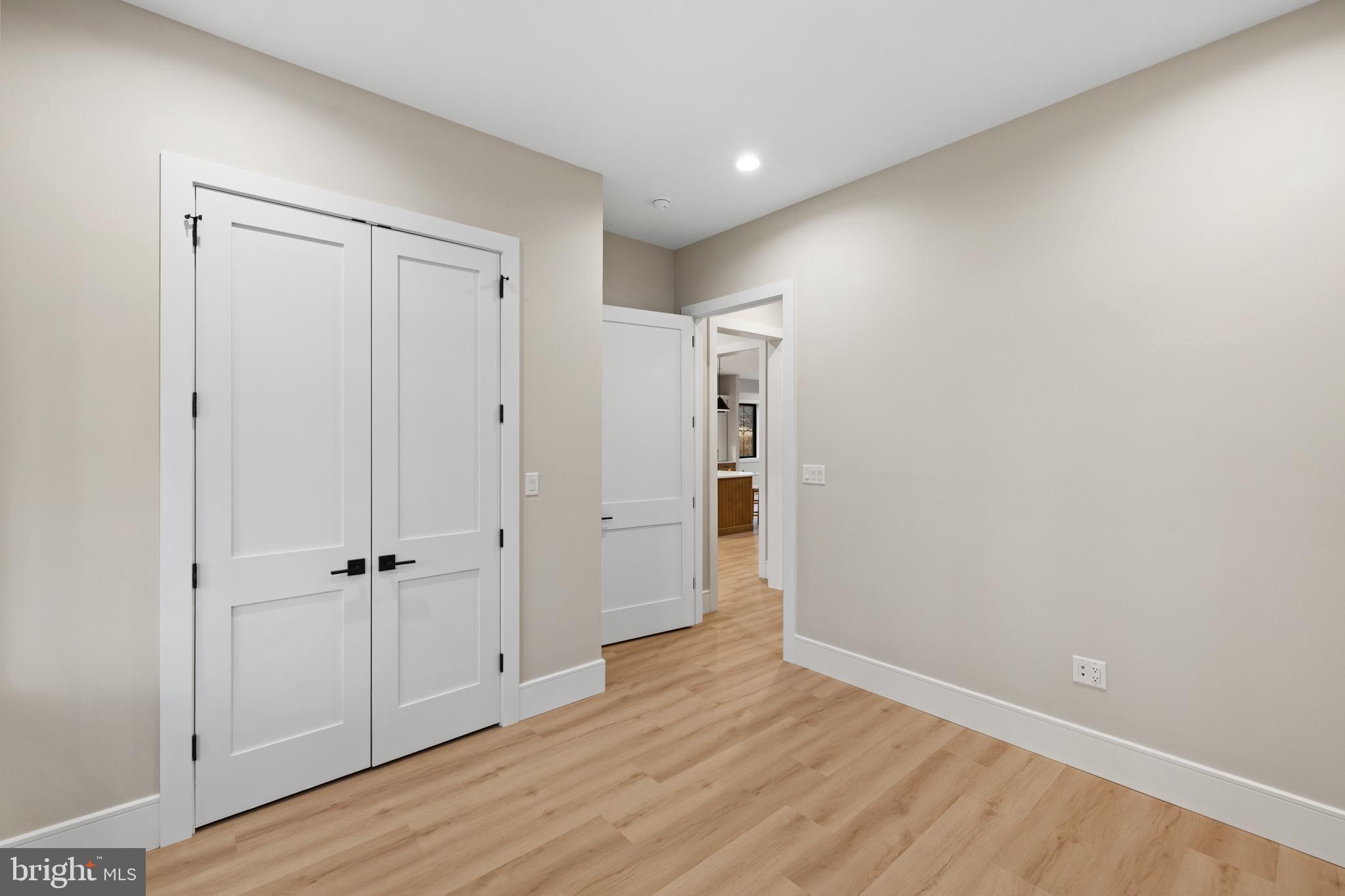 WALTON WOODS - Residential