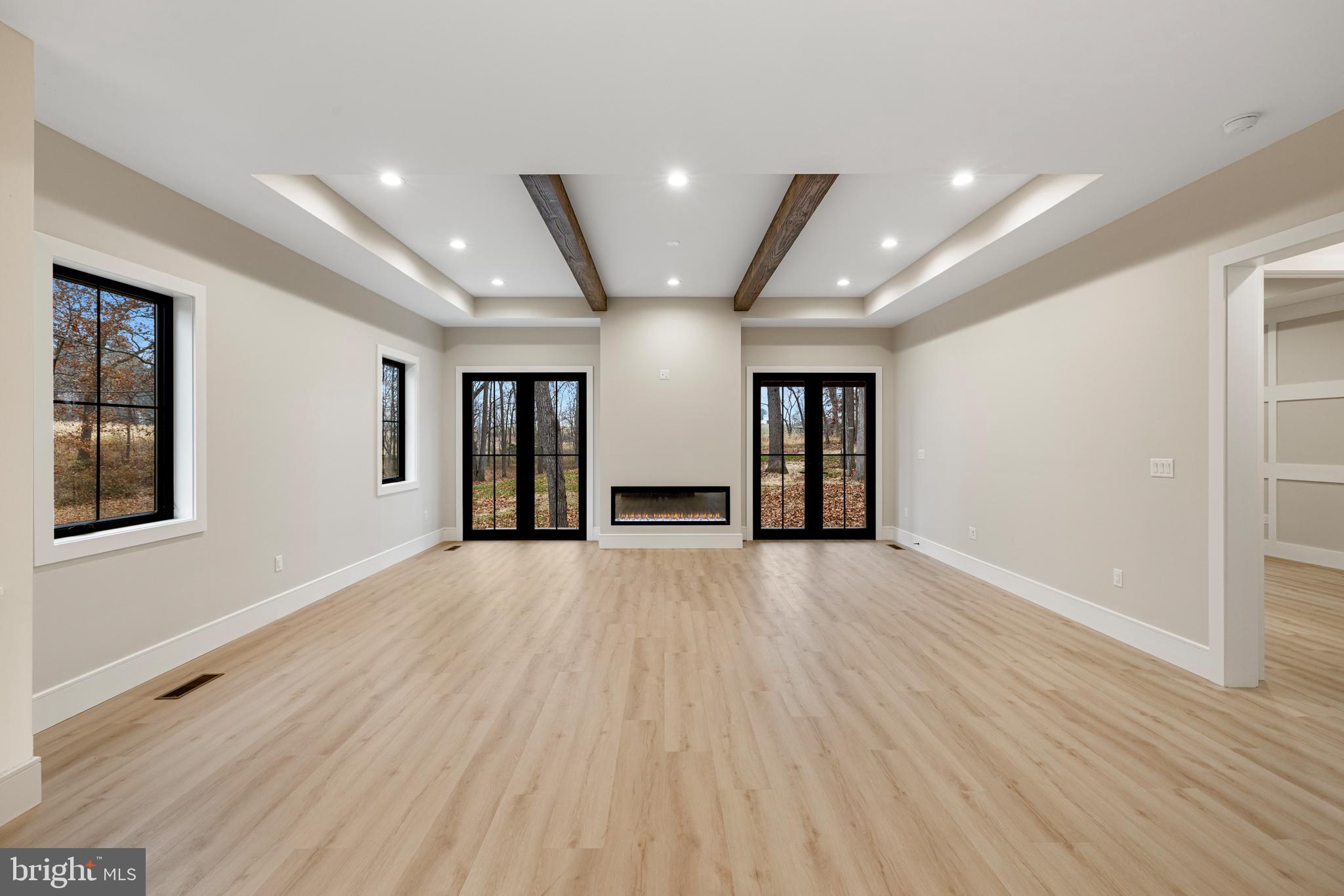 WALTON WOODS - Residential