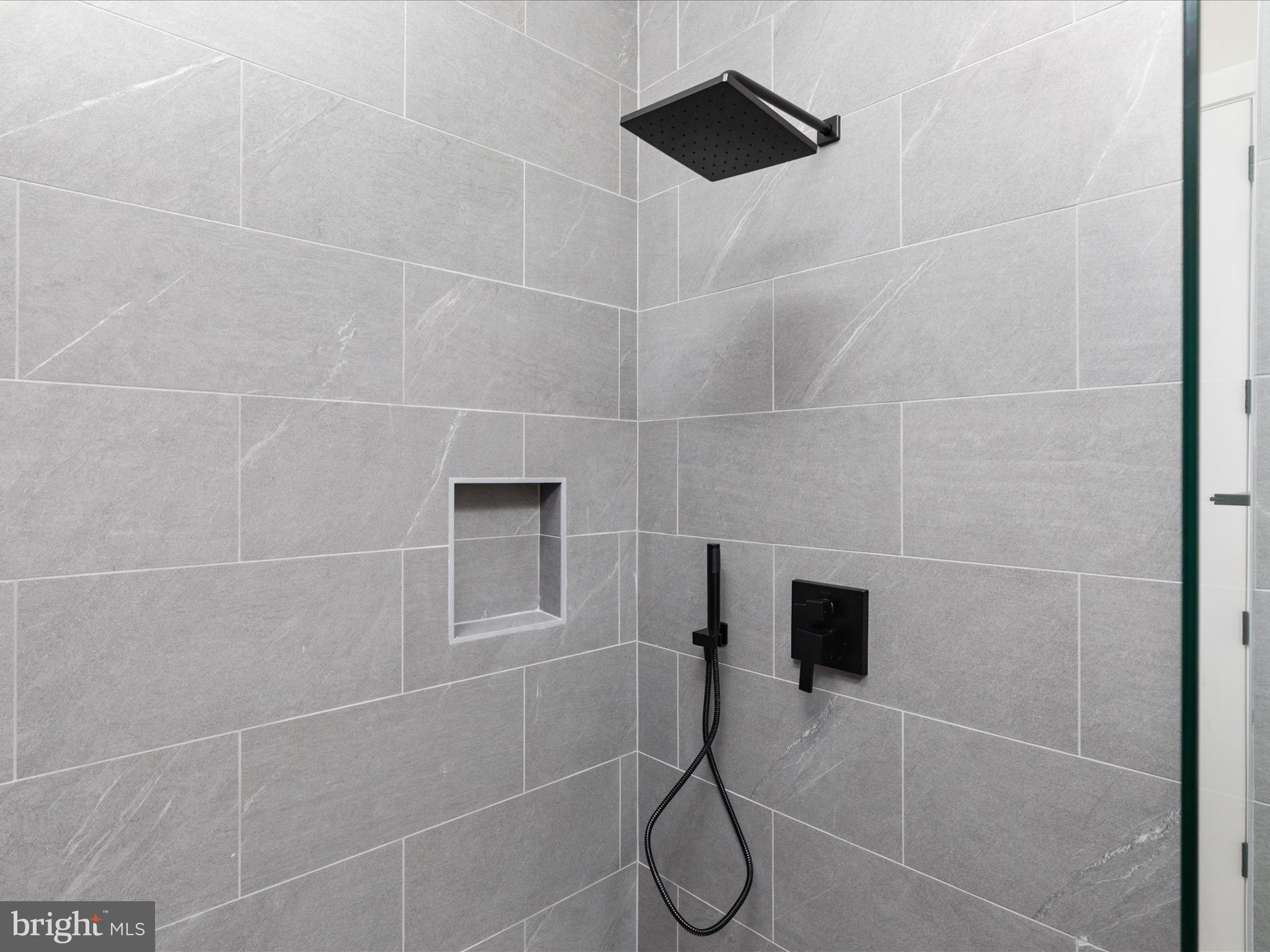 WALTON WOODS - Residential