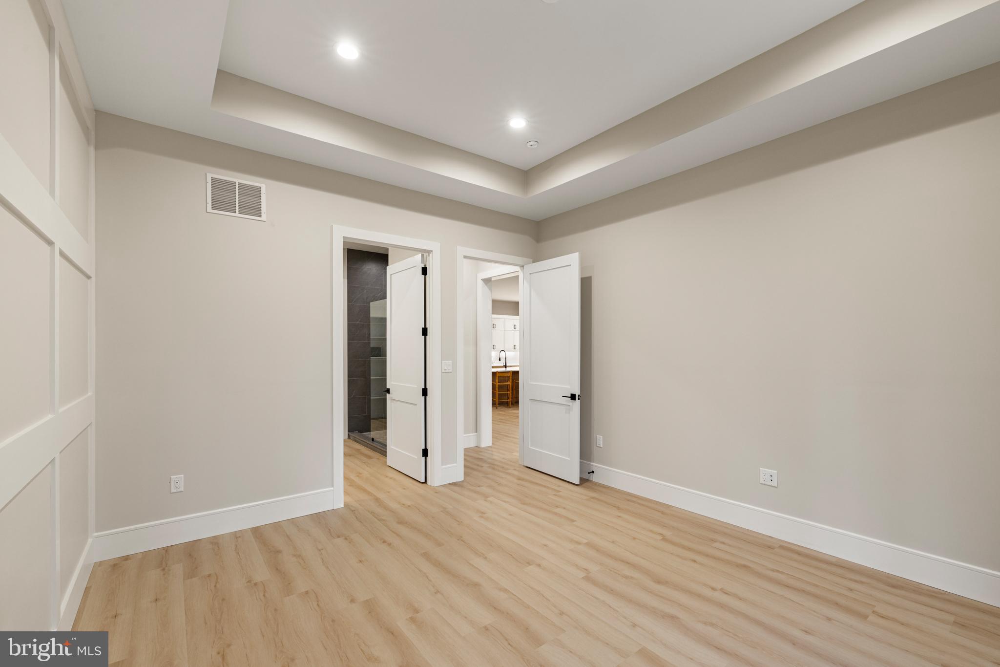 WALTON WOODS - Residential