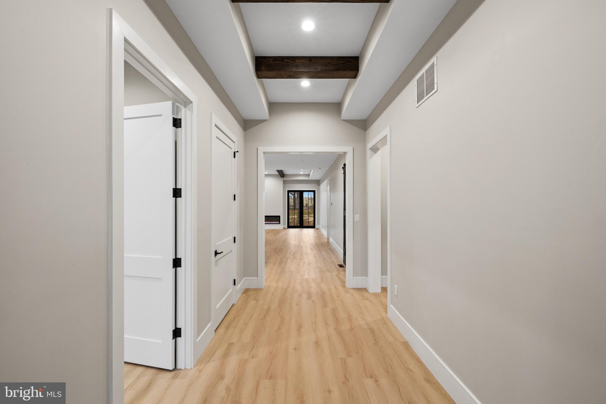 WALTON WOODS - Residential