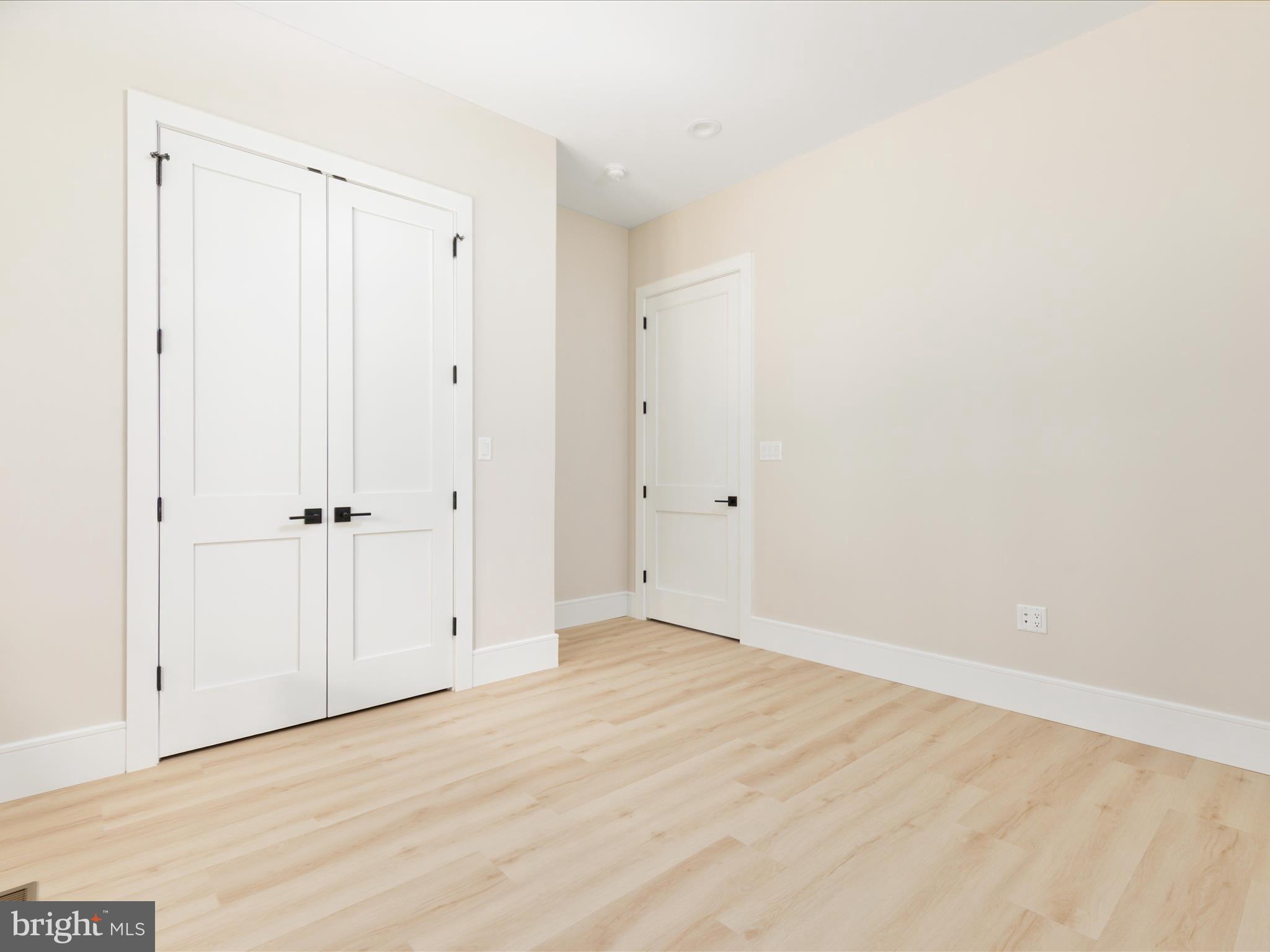 WALTON WOODS - Residential