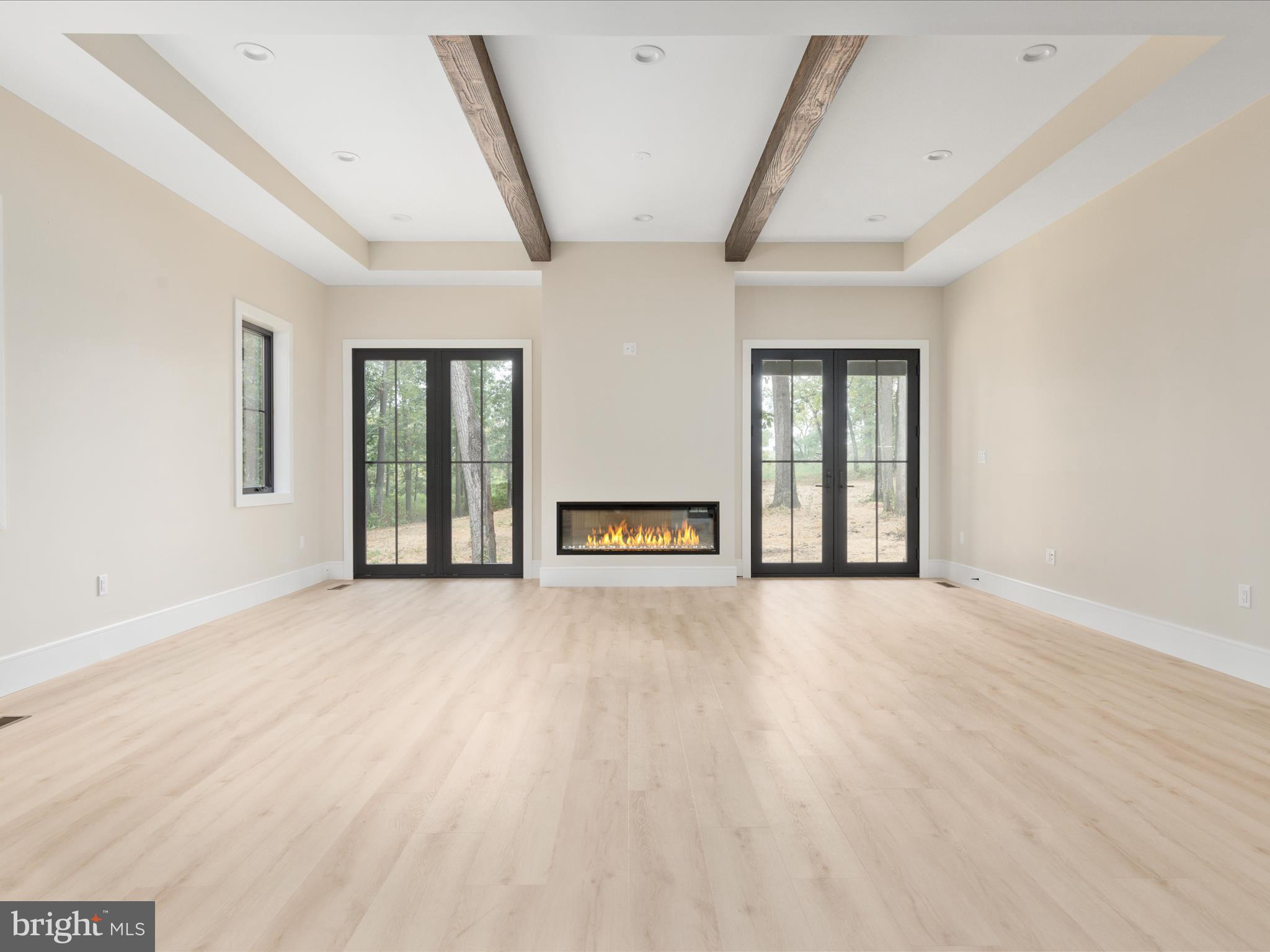 WALTON WOODS - Residential