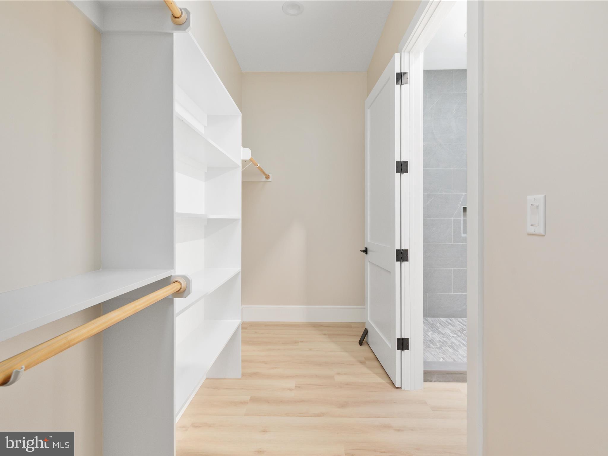 WALTON WOODS - Residential