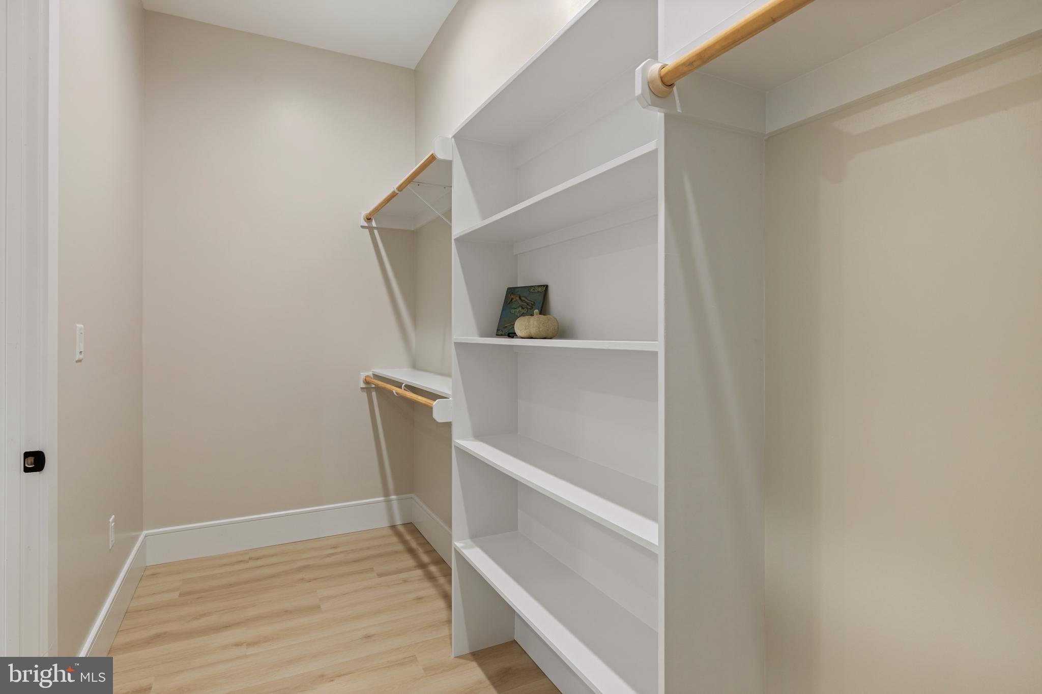 WALTON WOODS - Residential