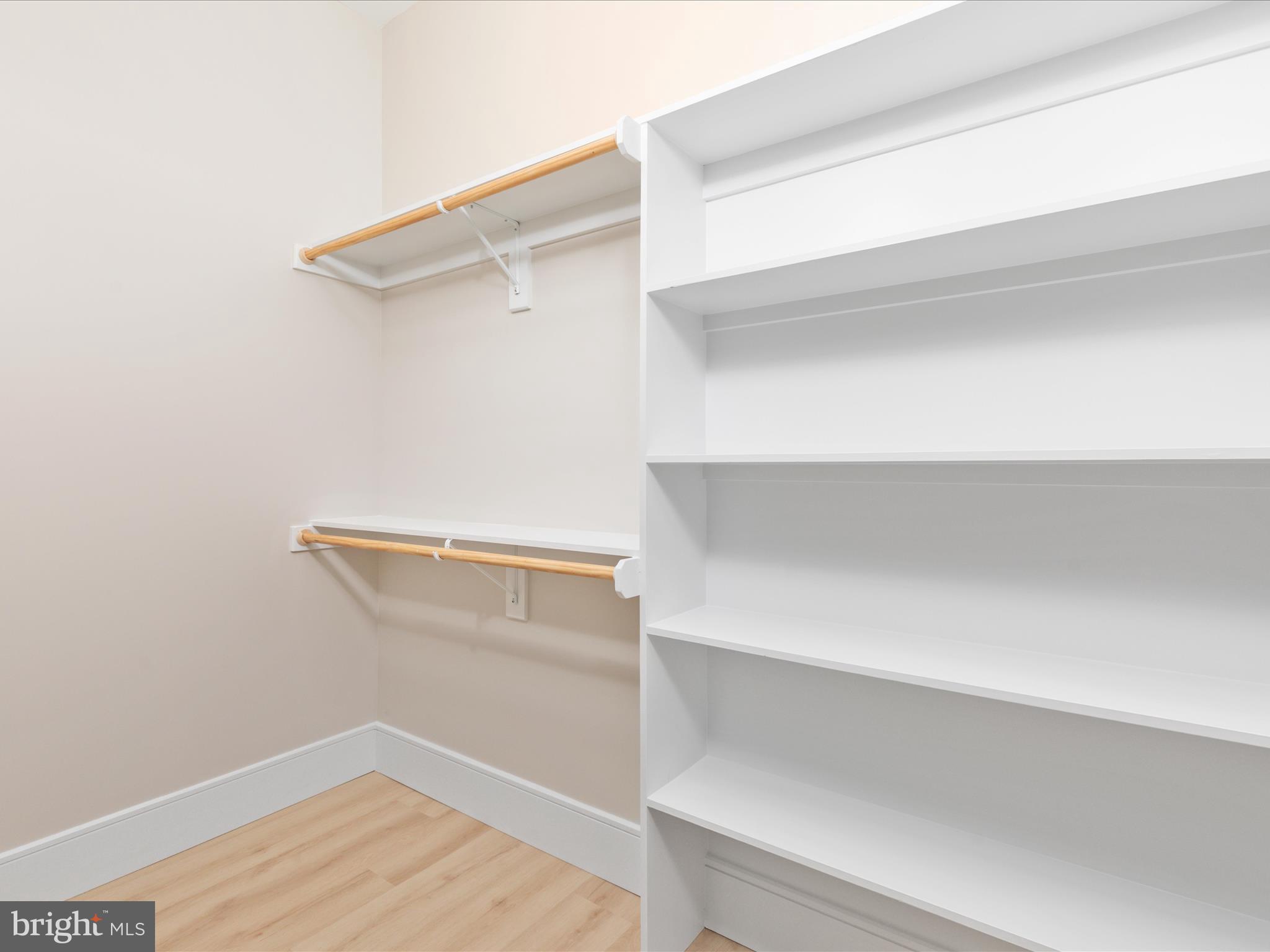 WALTON WOODS - Residential